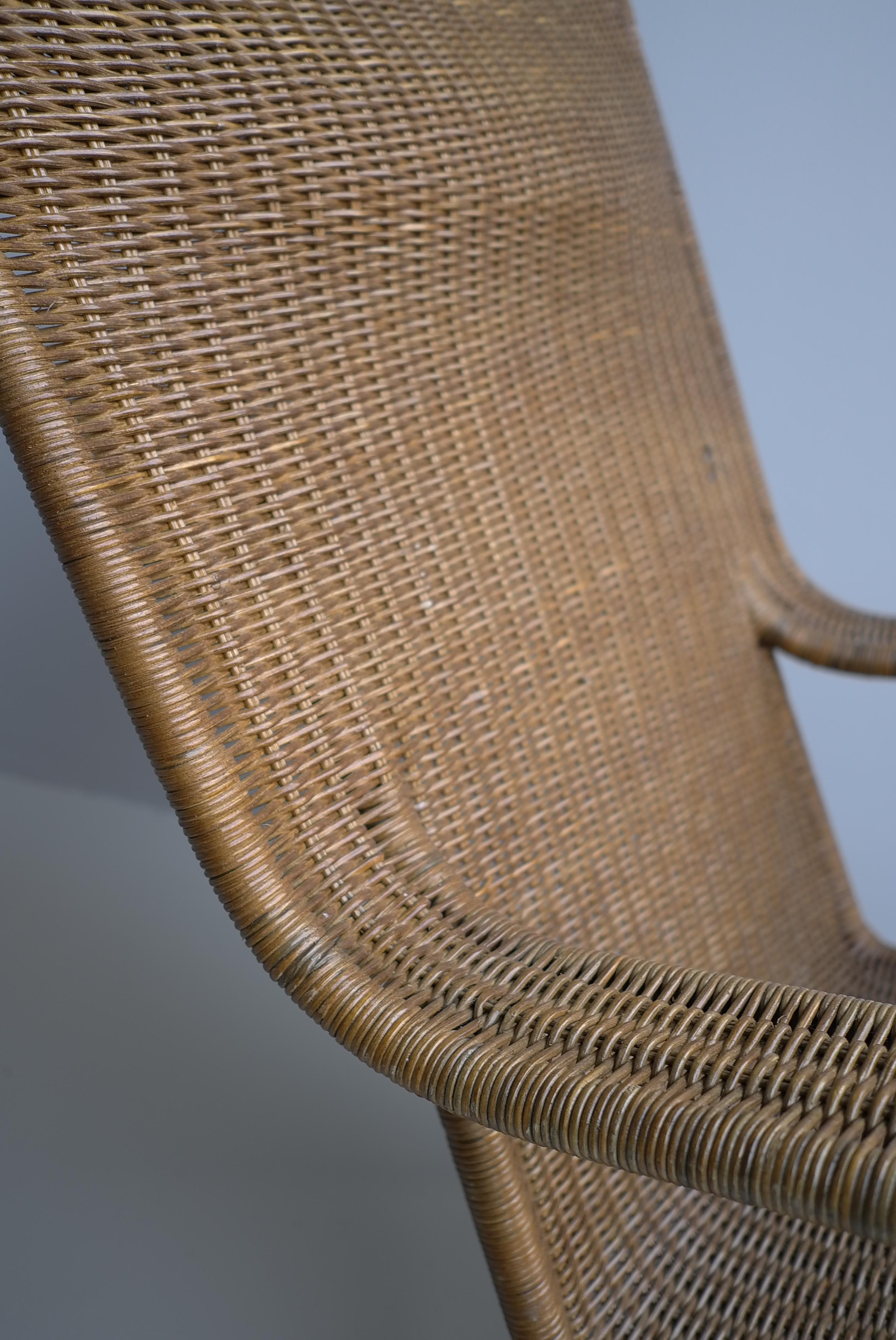 Large Sculptural Wicker Lounge Chair, France circa 1970 For Sale 5