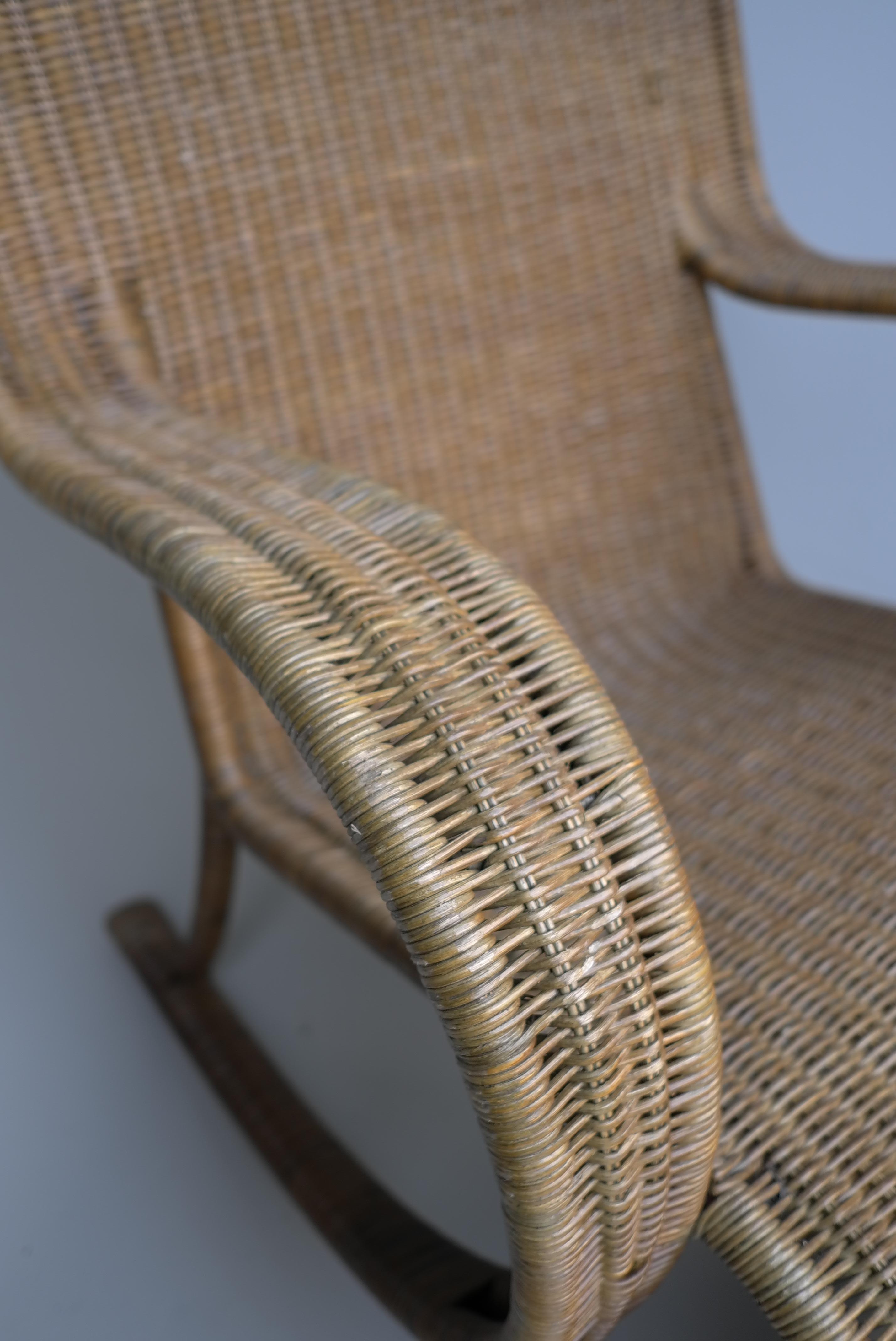 Large Sculptural Wicker Lounge Chair, France circa 1970 For Sale 8