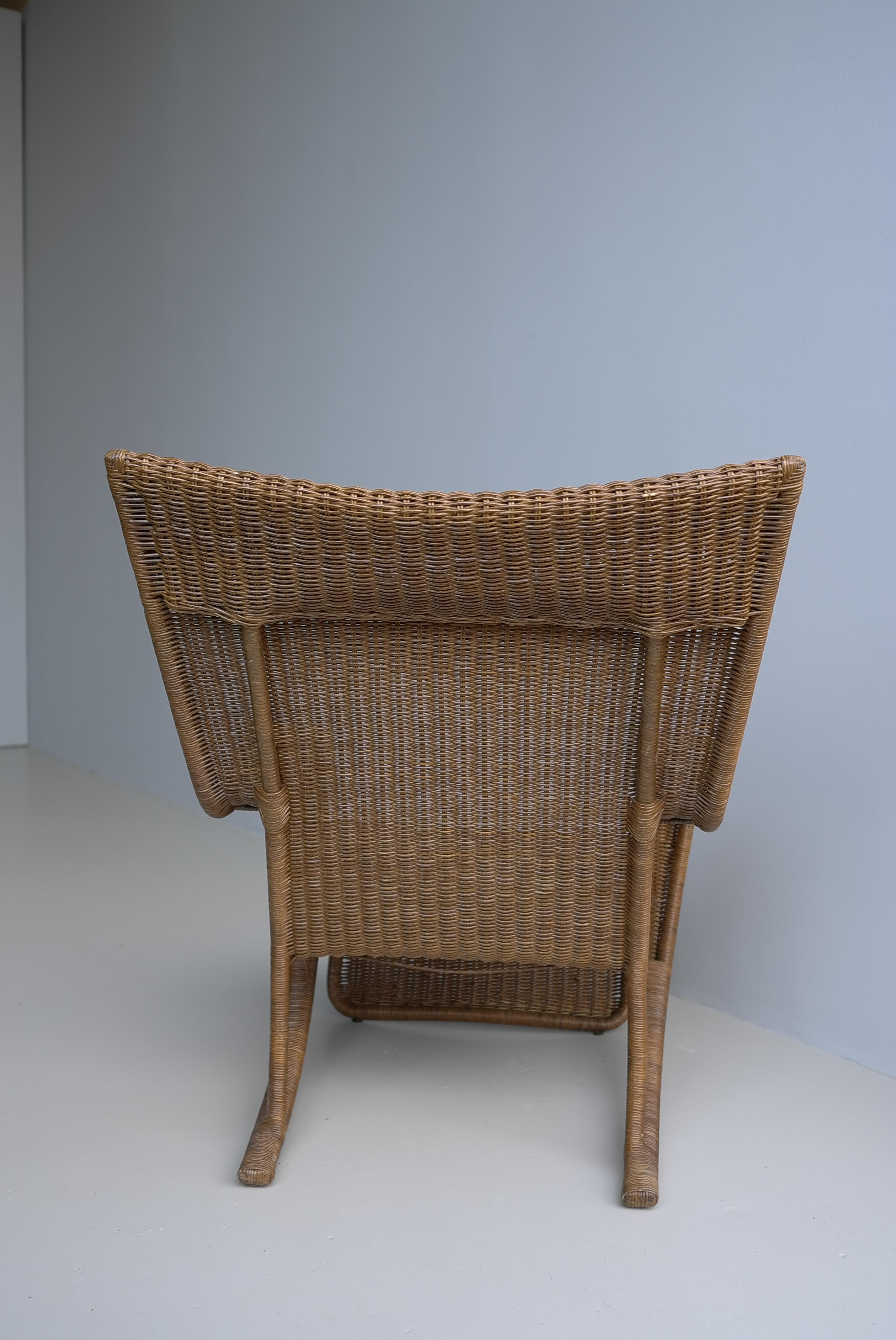 Large Sculptural Wicker Lounge Chair, France circa 1970 For Sale 11
