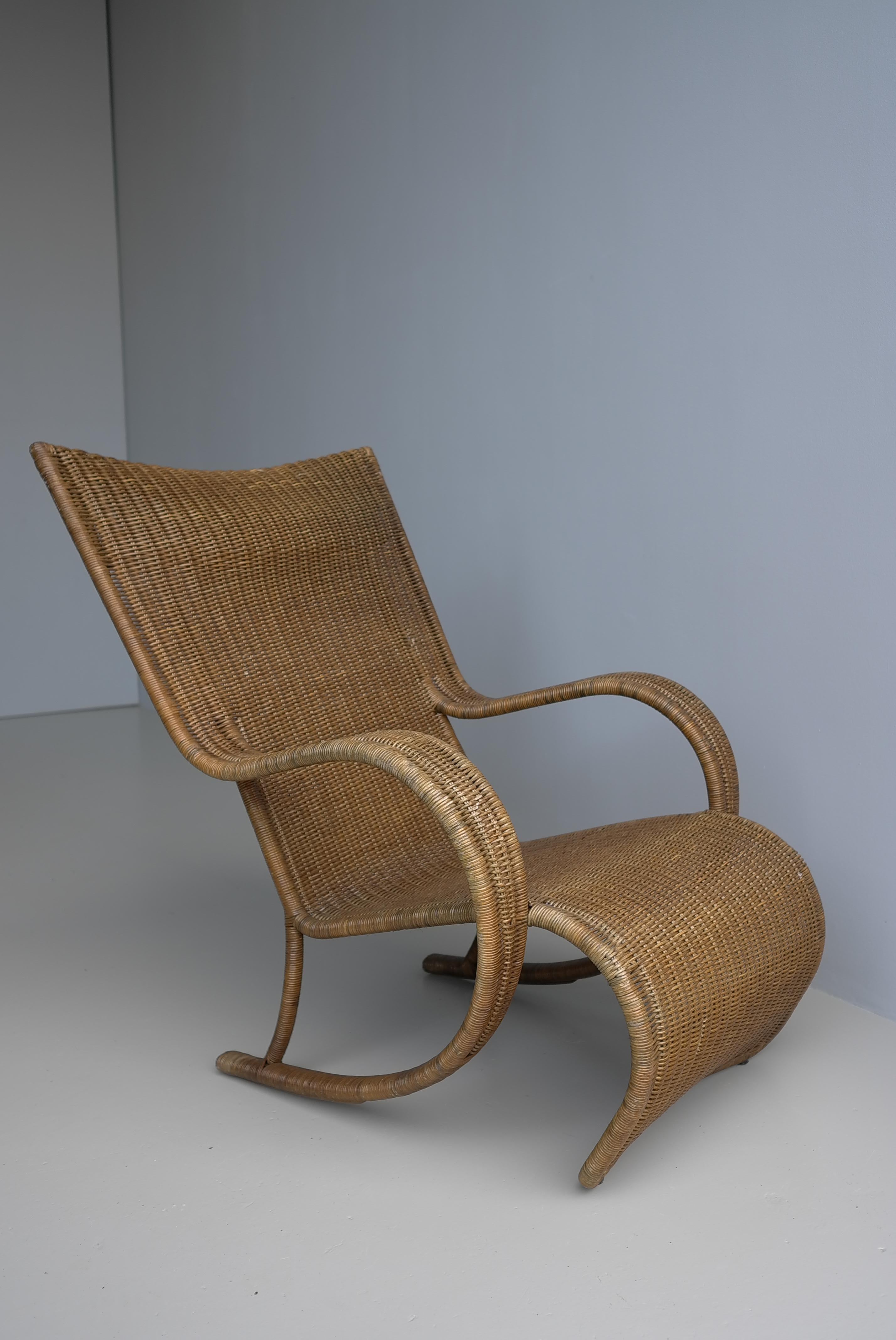 Large Sculptural Wicker Lounge Chair, France circa 1970 In Good Condition For Sale In Den Haag, NL