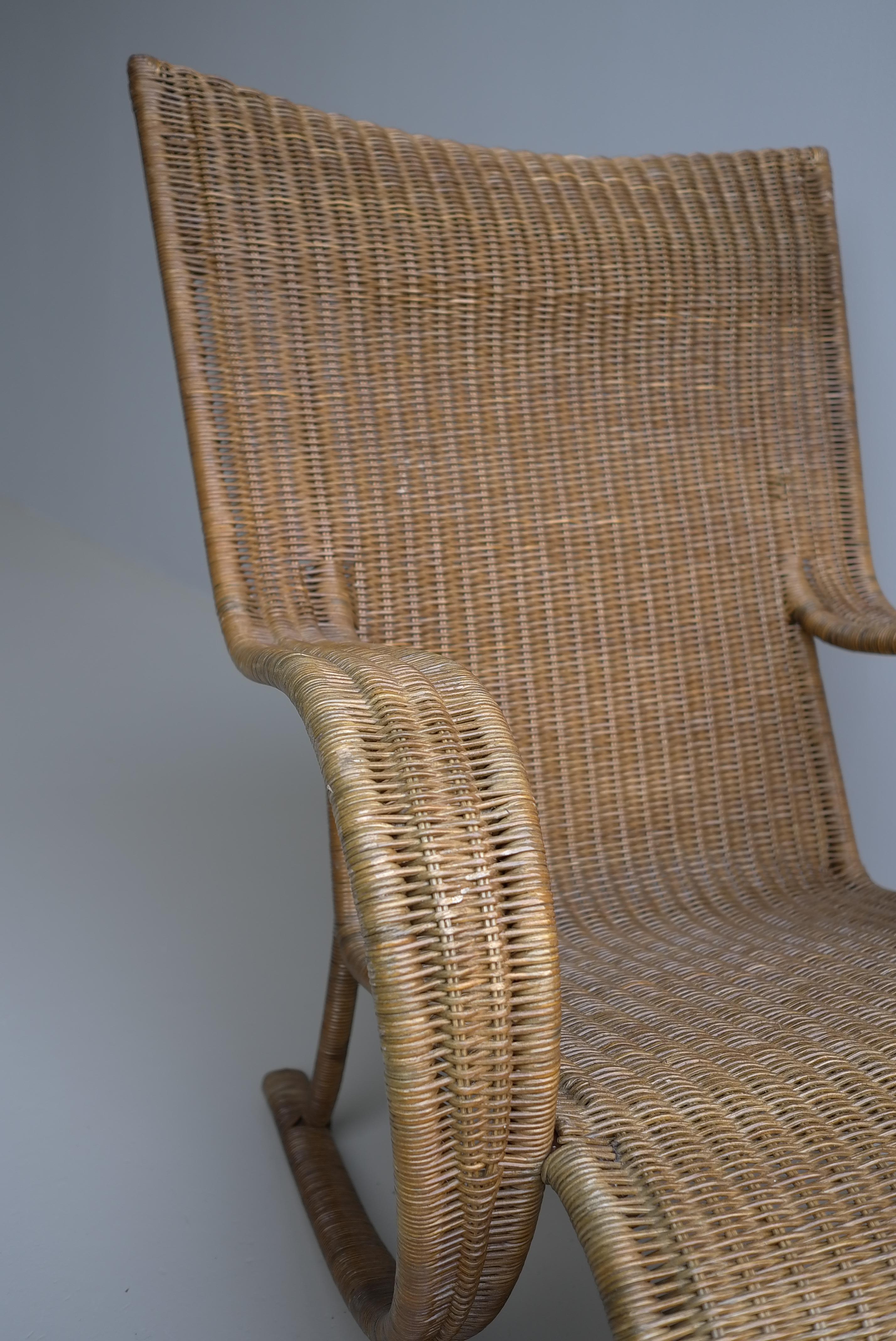 Late 20th Century Large Sculptural Wicker Lounge Chair, France circa 1970 For Sale