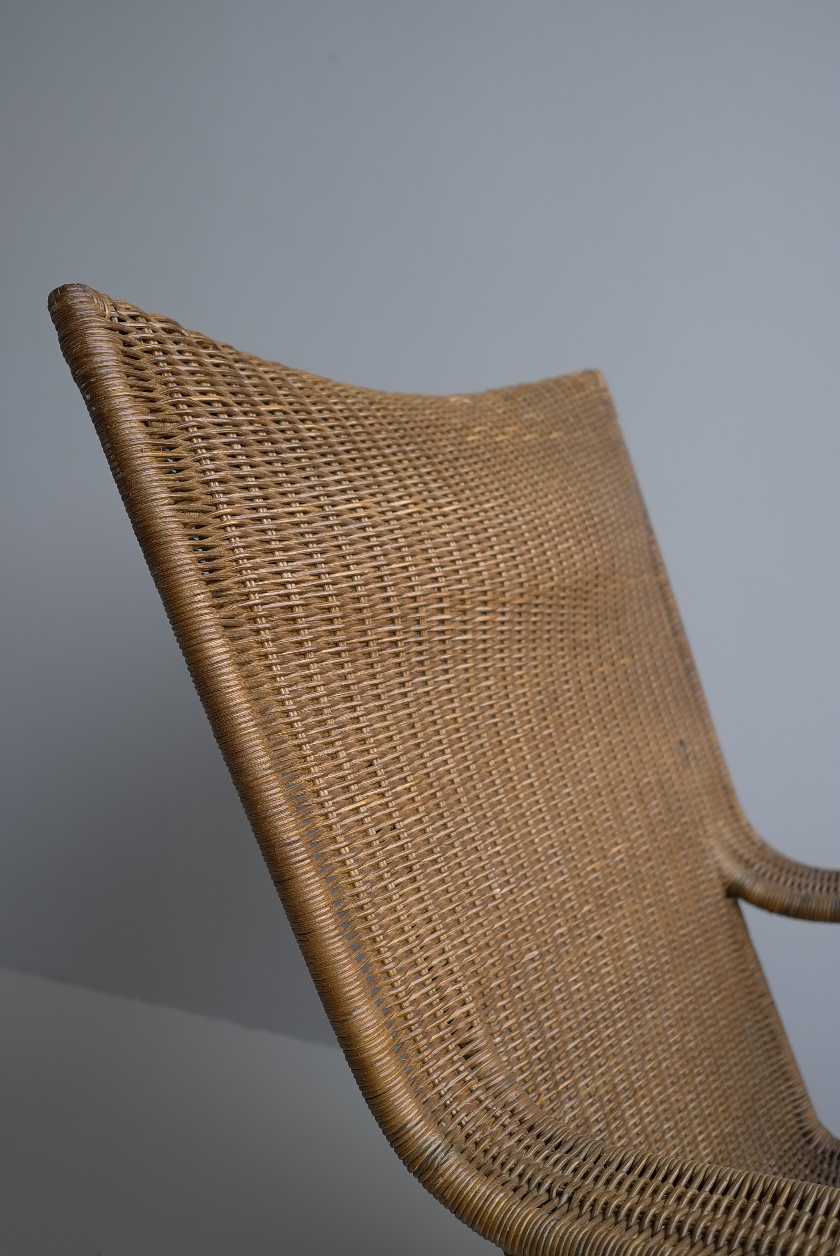 Large Sculptural Wicker Lounge Chair, France circa 1970 For Sale 2
