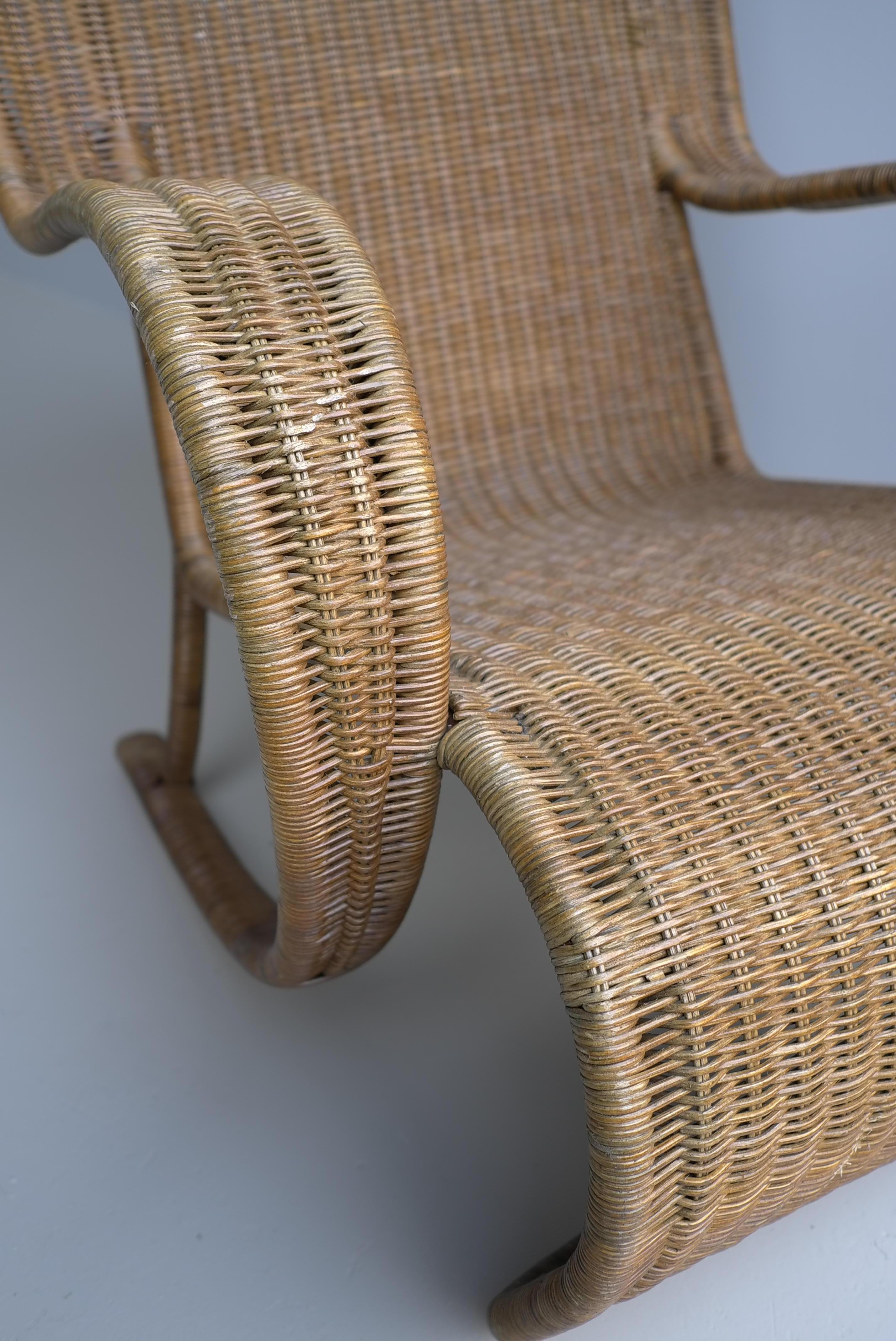 Large Sculptural Wicker Lounge Chair, France circa 1970 For Sale 4