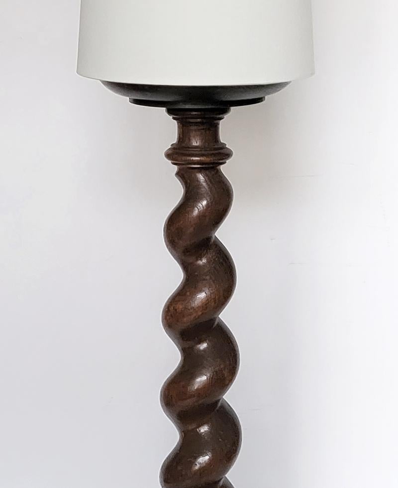 Gran mesa escultórica de madera Light Siglo XIX Art Nouveau en venta