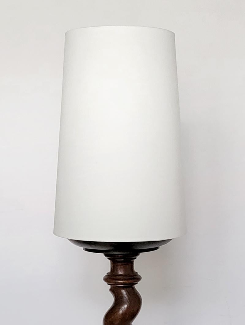 Gran mesa escultórica de madera Light Siglo XIX en Bueno estado para la venta en Berlin, DE
