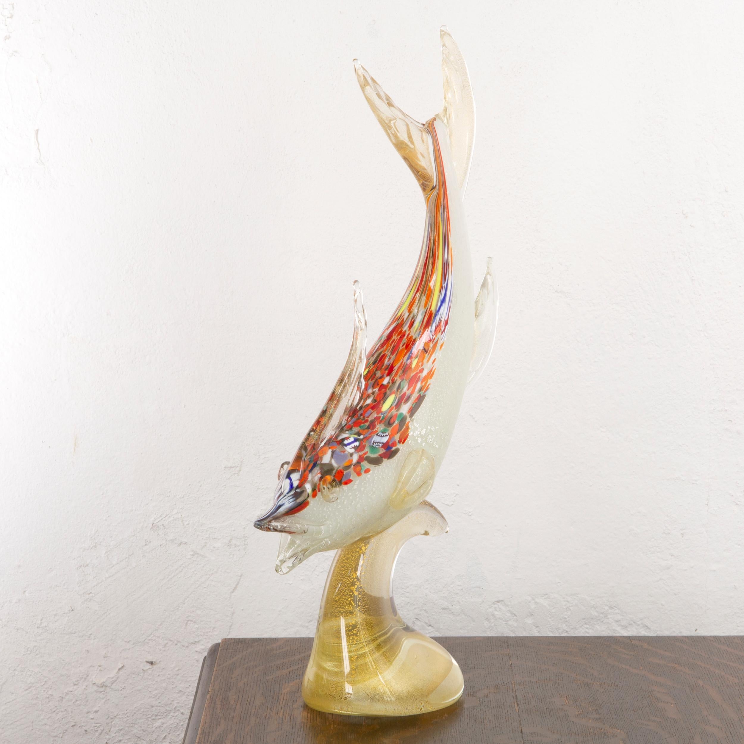 Große Skulptur Fisch künstlerischen Murano-Glas, mehrfarbig und Gold, Made in Italy (Italienisch) im Angebot