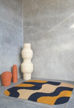 Grande sculpture faite de feuilles de palmier tissées à la main avec deux sphères