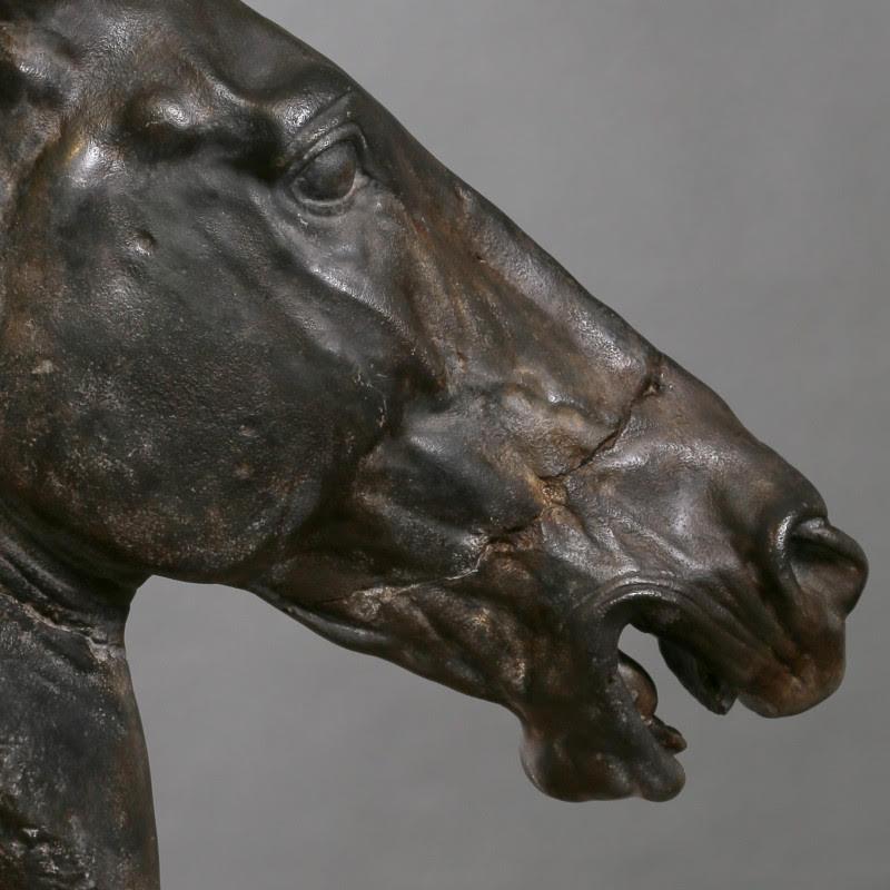 Gran Escultura de Cabeza de Caballo Negro, tamaño grande. Moderno en venta