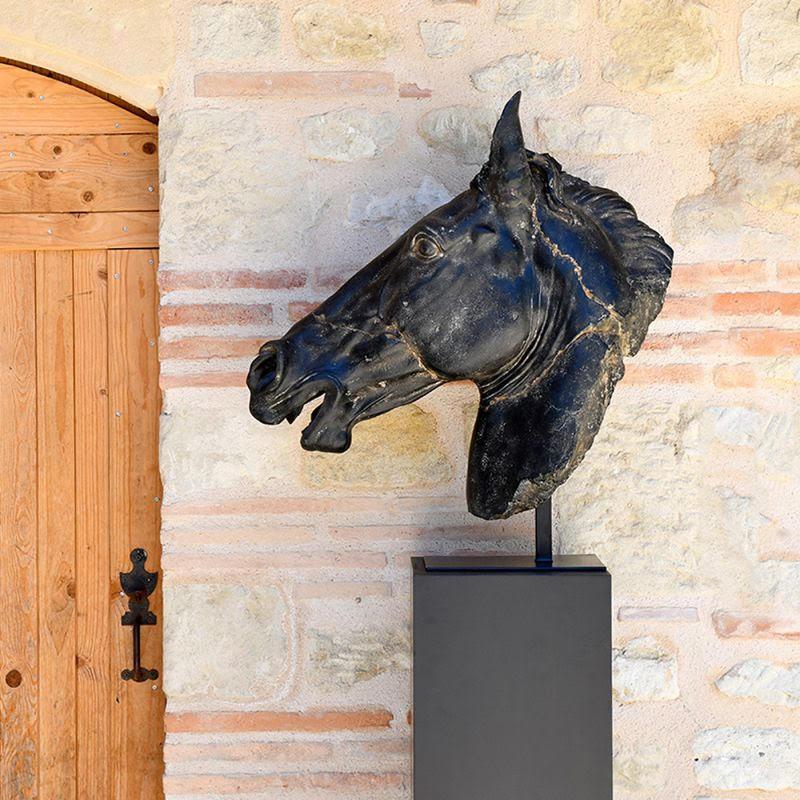 Gran Escultura de Cabeza de Caballo Negro, tamaño grande. Siglo XXI y contemporáneo en venta