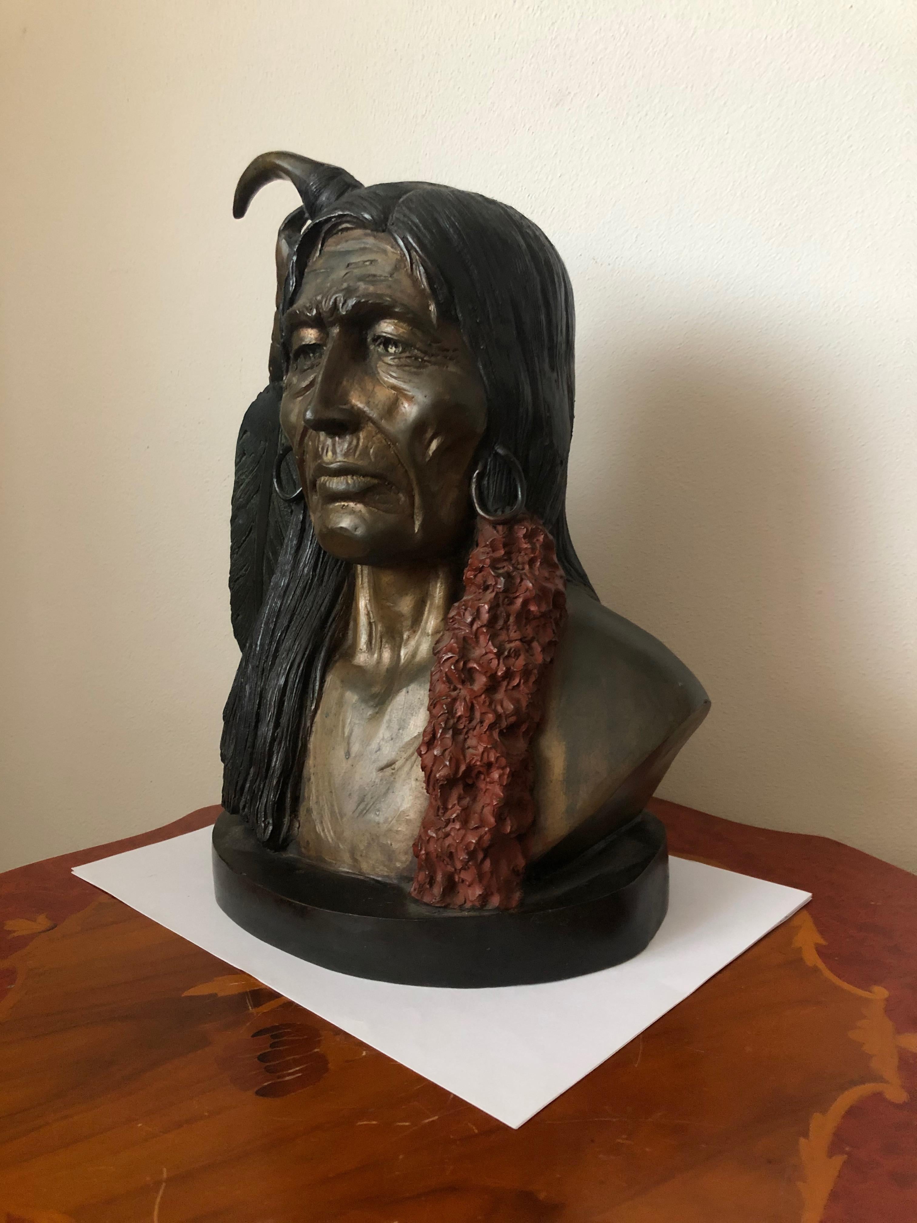 Große Skulptur eines amerikanischen indischen Gesichts (Moderne der Mitte des Jahrhunderts) im Angebot