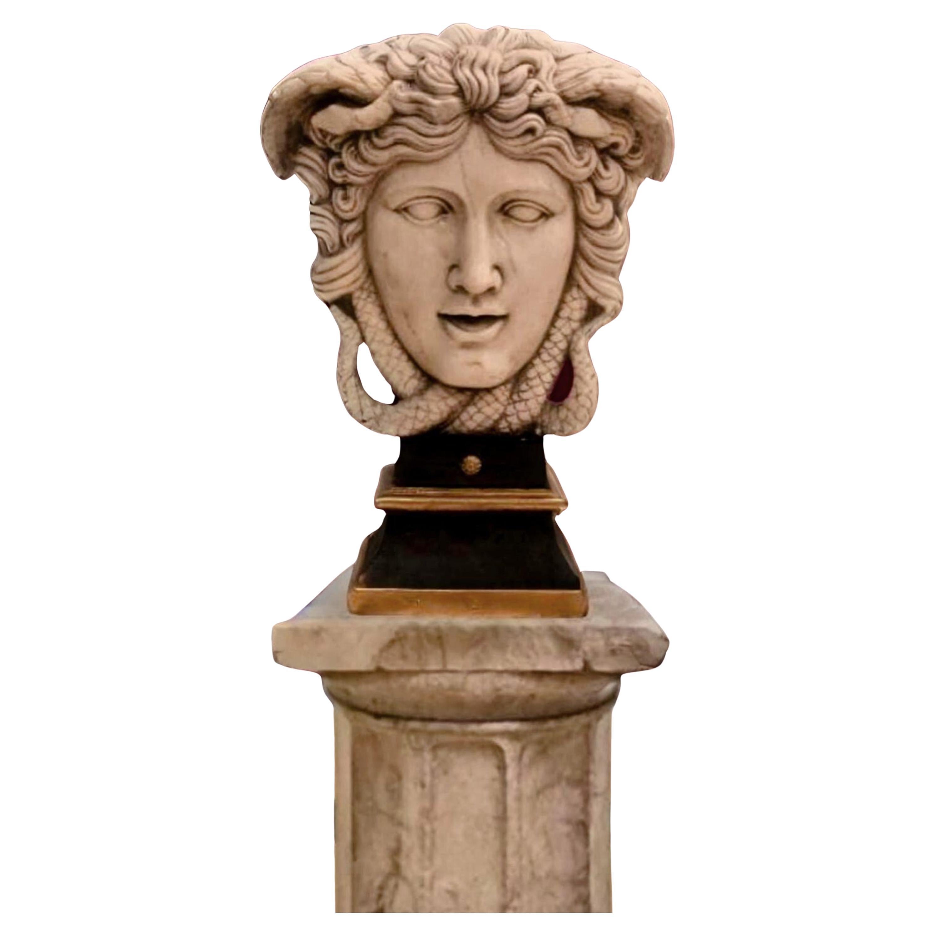 Grande scultura di Medusa Rondanini
