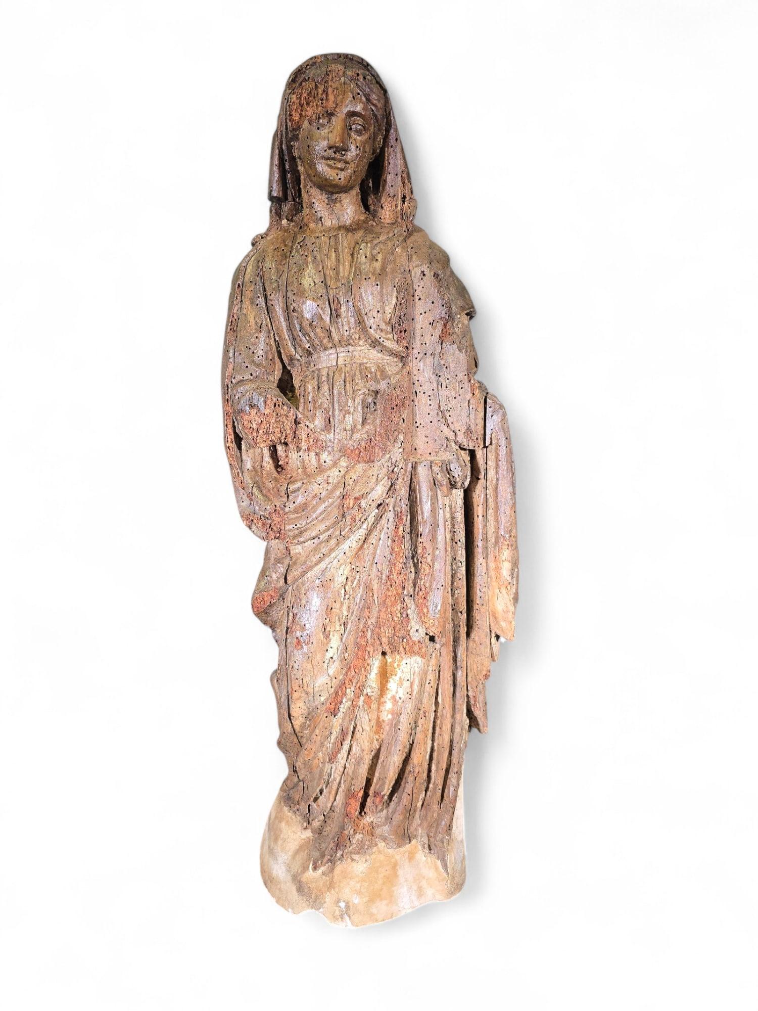 Large Sculpture of the Virgin Mary from the 16th Century Dimensions: 98x35x25 cm For Sale 5
