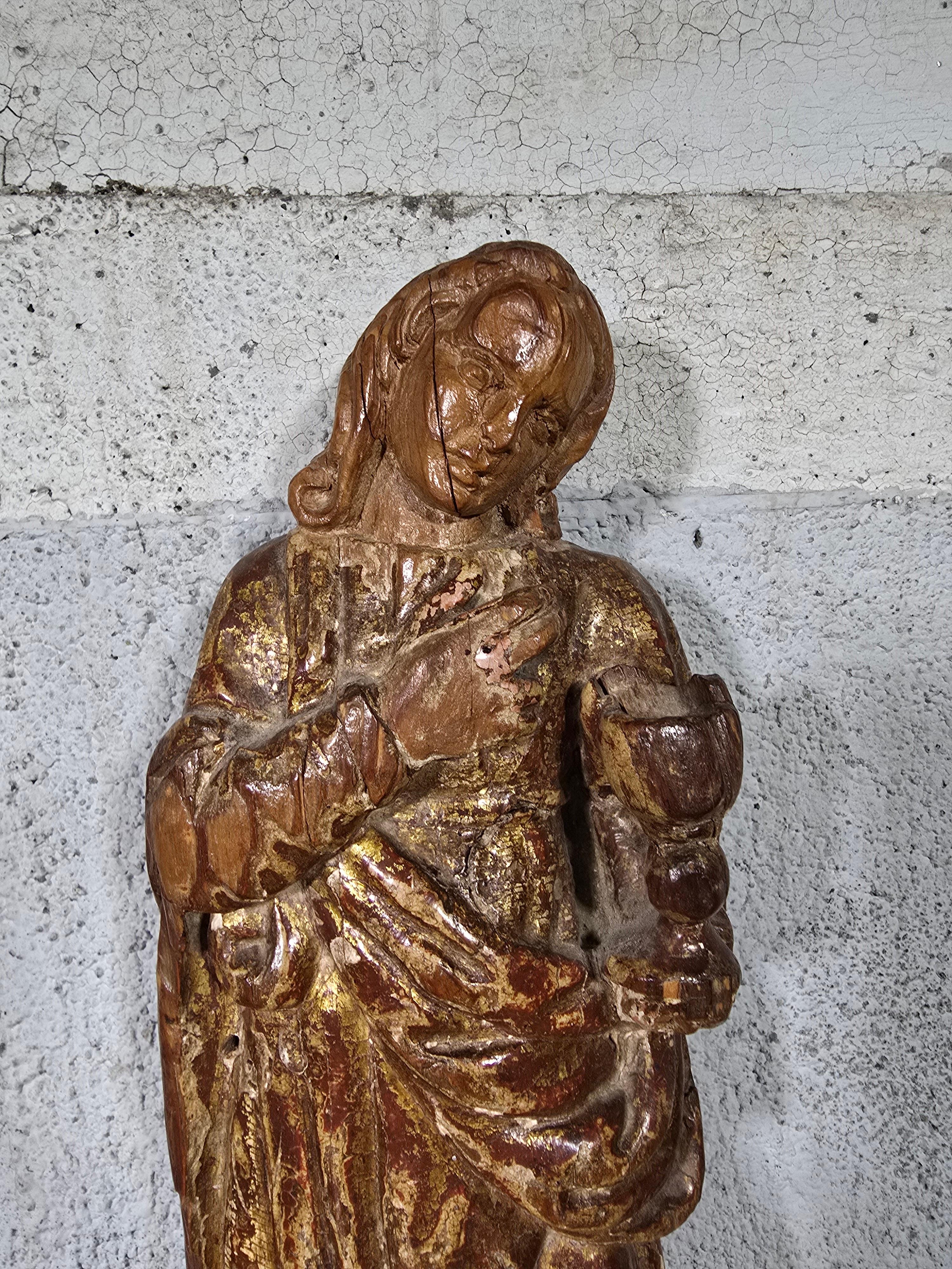 Large Sculpture of the Virgin Mary from the 16th Century Dimensions: 98x35x25 cm In Good Condition For Sale In Madrid, ES