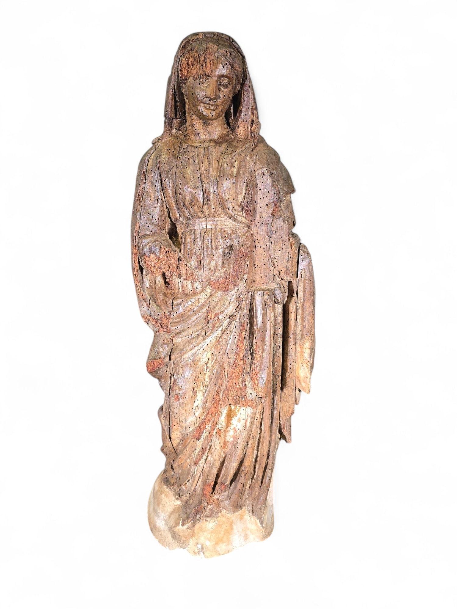 18th Century and Earlier Large Sculpture of the Virgin Mary from the 16th Century Dimensions: 98x35x25 cm For Sale
