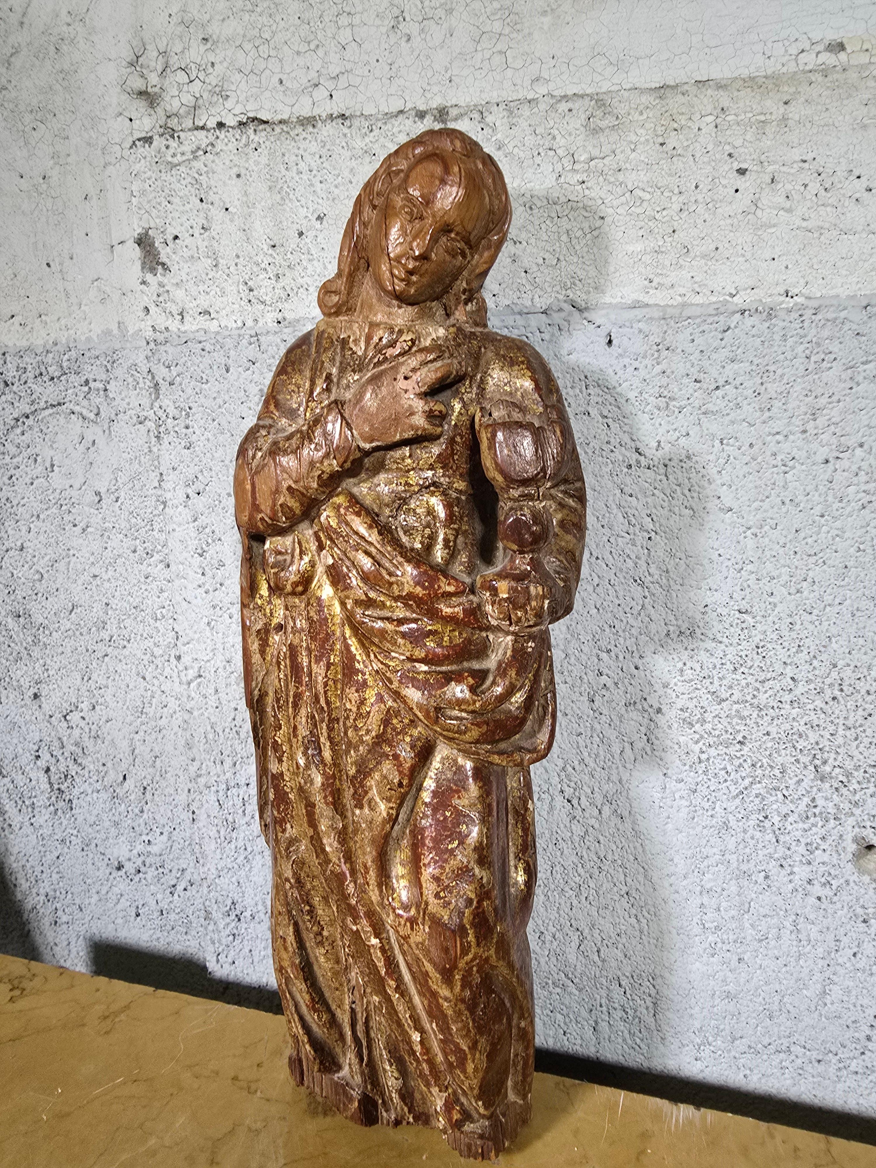 18th Century and Earlier Large Sculpture of the Virgin Mary from the 16th Century Dimensions: 98x35x25 cm For Sale