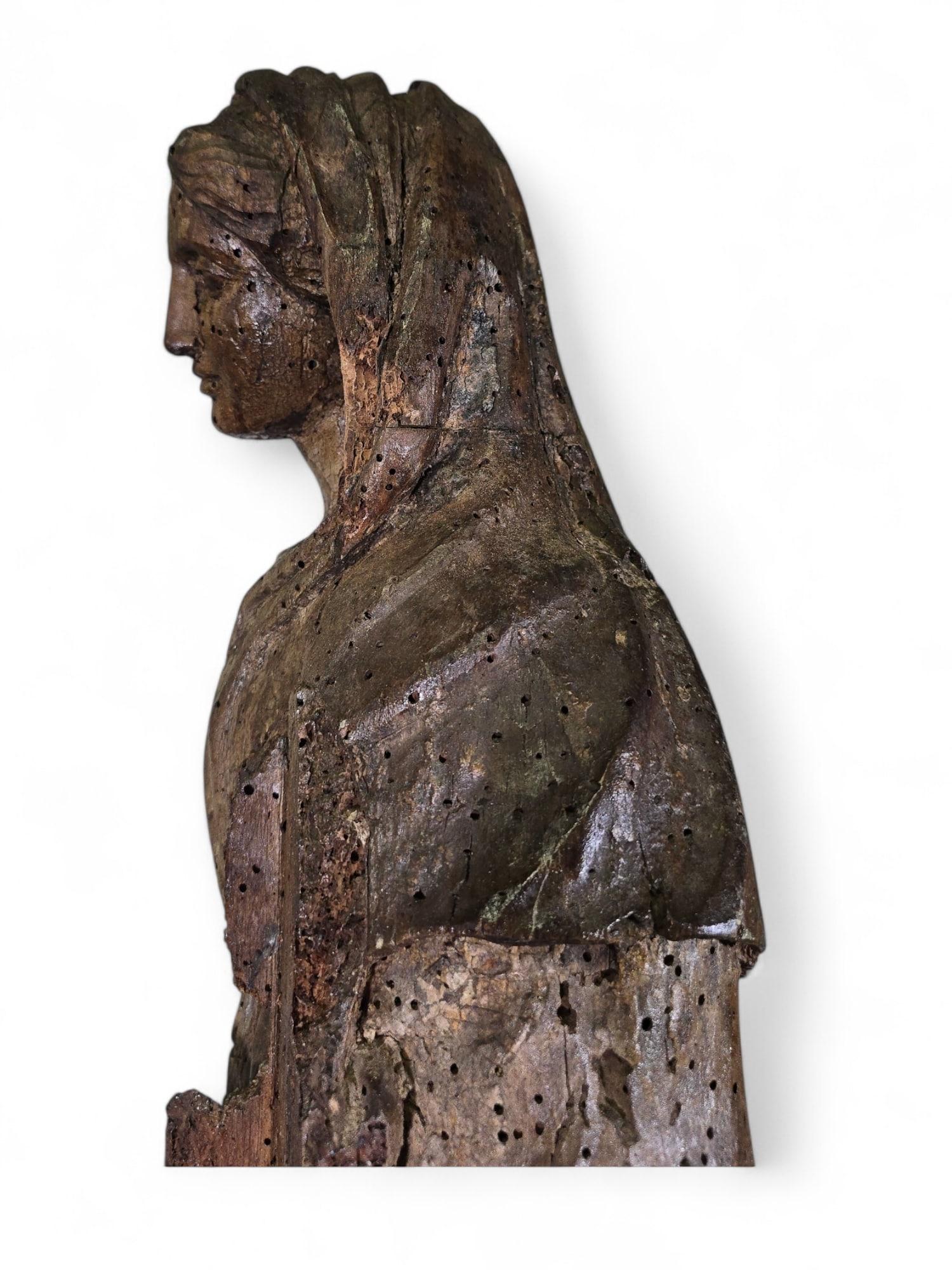 Fruitwood Large Sculpture of the Virgin Mary from the 16th Century Dimensions: 98x35x25 cm For Sale