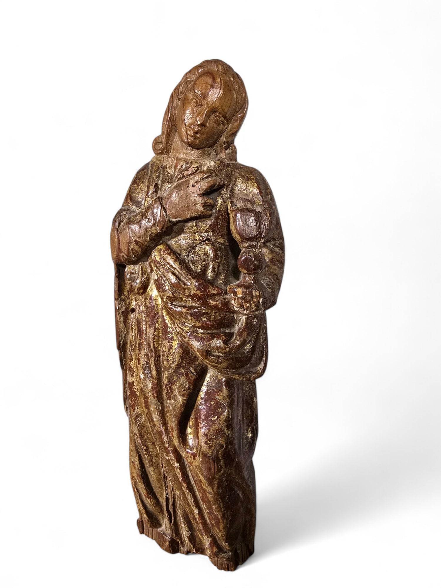 Large Sculpture of the Virgin Mary from the 16th Century Dimensions: 98x35x25 cm For Sale 1