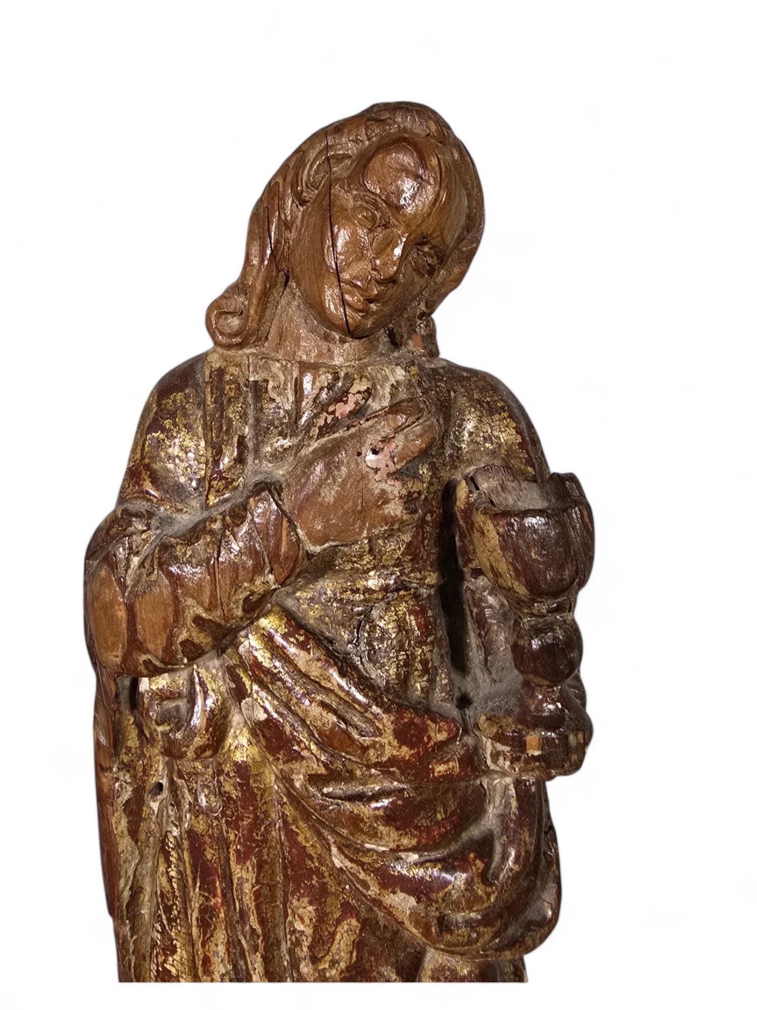 Large Sculpture of the Virgin Mary from the 16th Century Dimensions: 98x35x25 cm For Sale 4