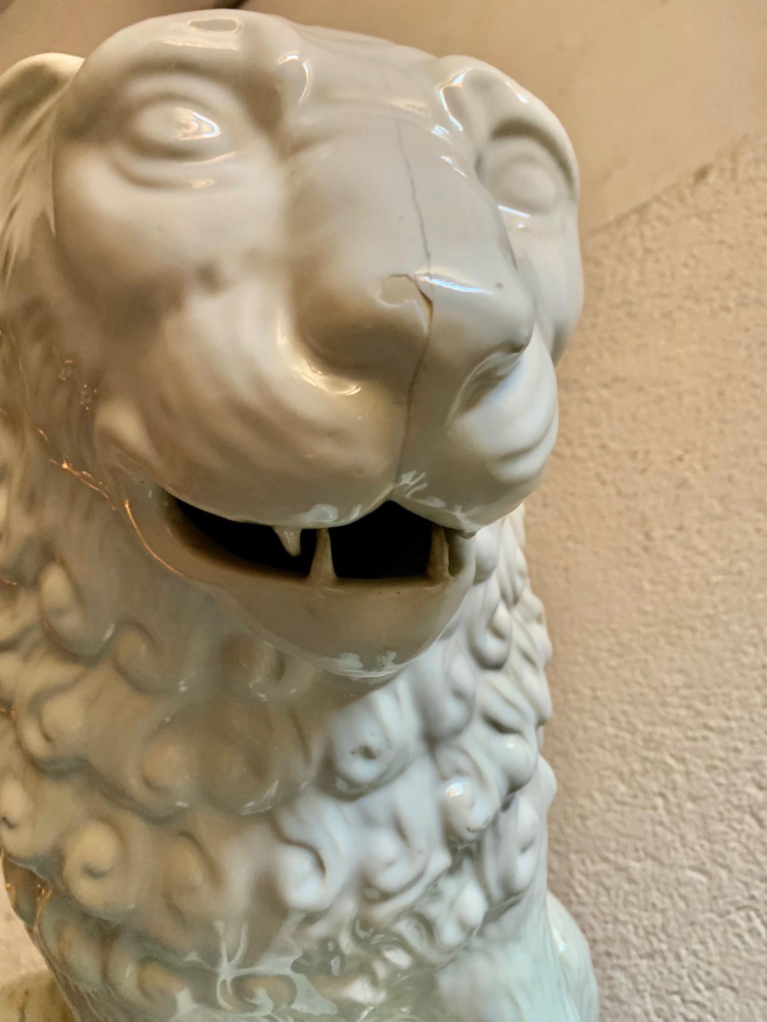 Large Sculpture Whihe Glazed Earthenware Ceramic Lion In Good Condition For Sale In Madrid, ES