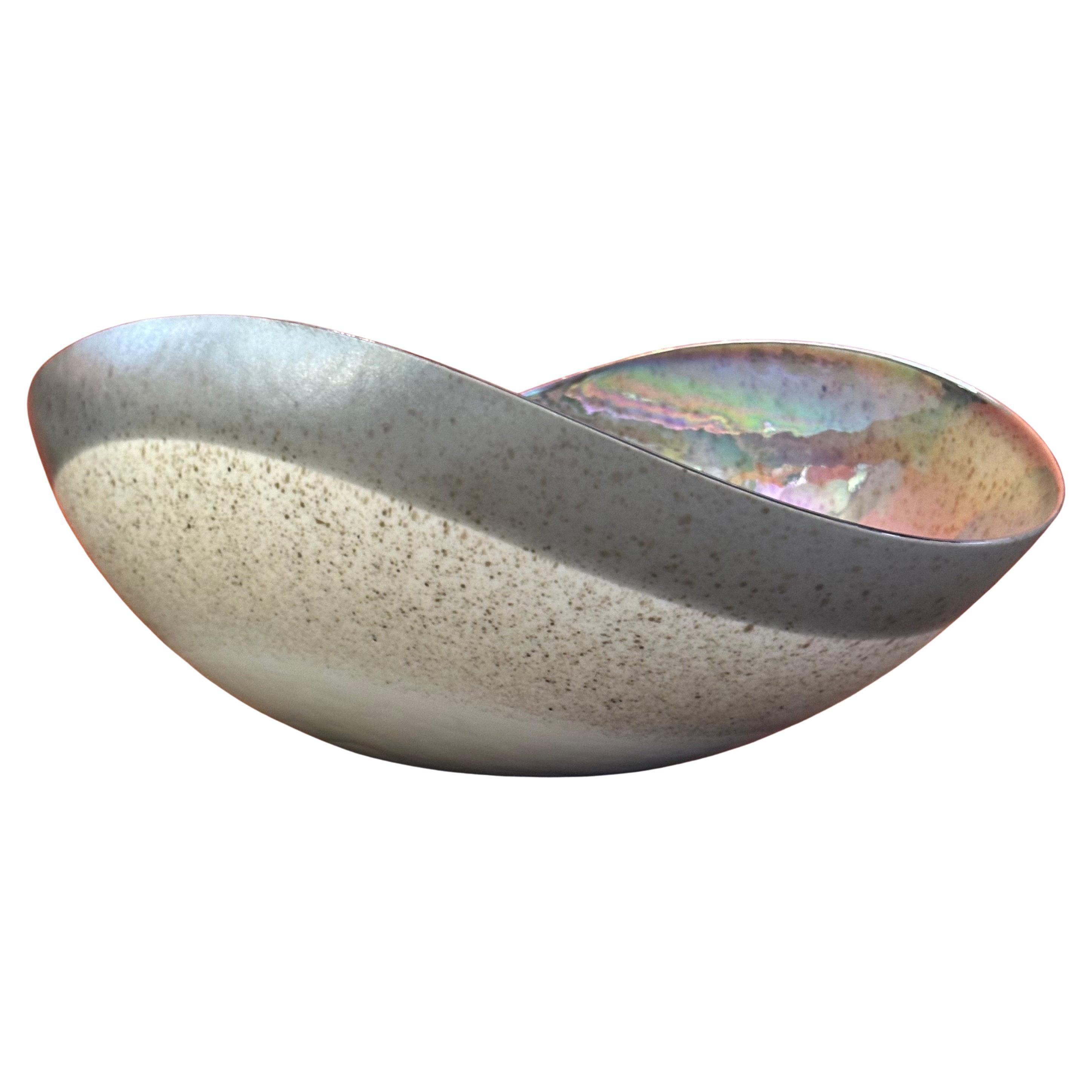 Wunderschöne extragroße Schale in Muschelform von Murano Glassworks of Venice, ca. 2000er Jahre. Dieses handgefertigte Stück zeichnet sich durch ein einzigartiges 