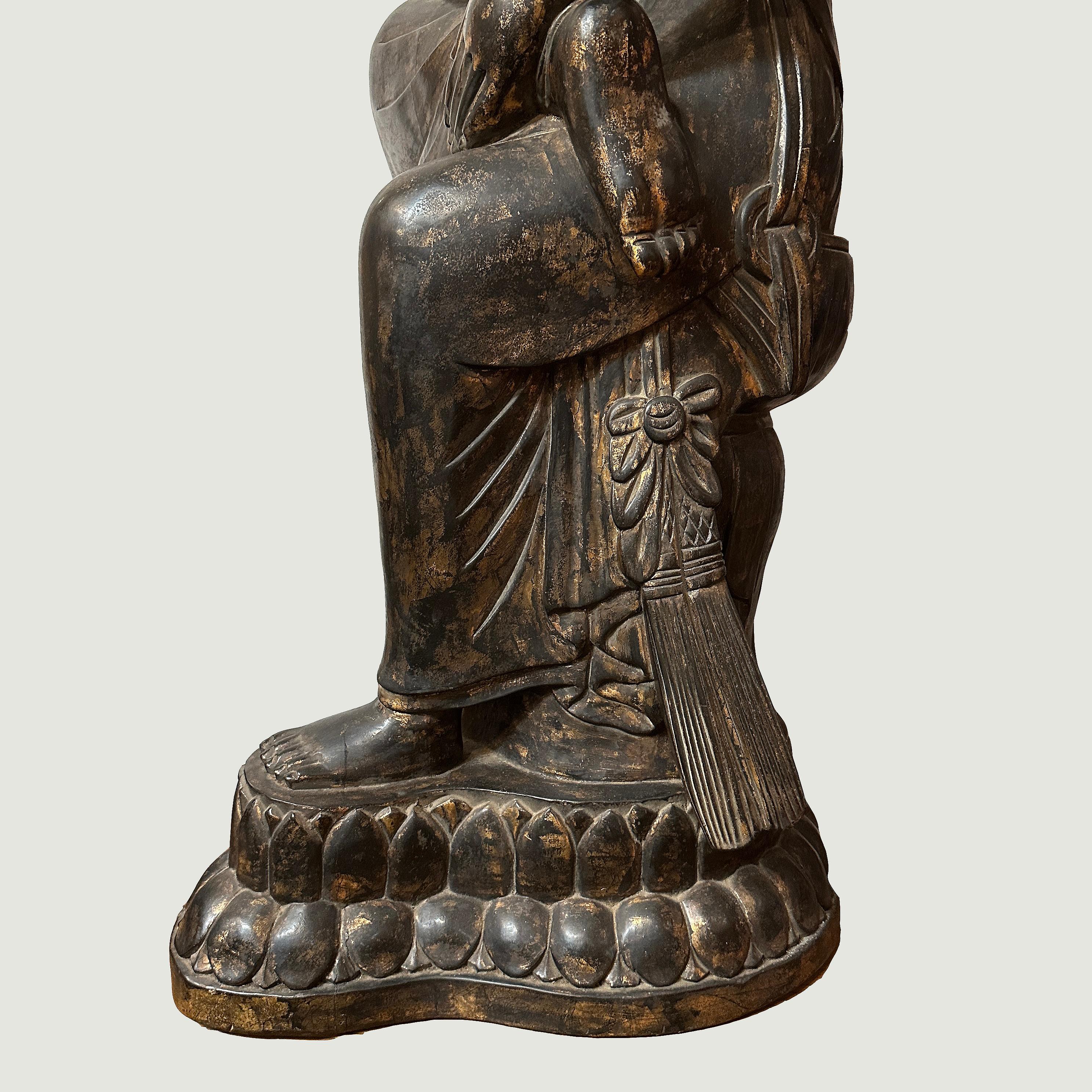 Großer sitzender Maitreya, lackierter Wowod, 20. Jahrhundert (Lackiert) im Angebot