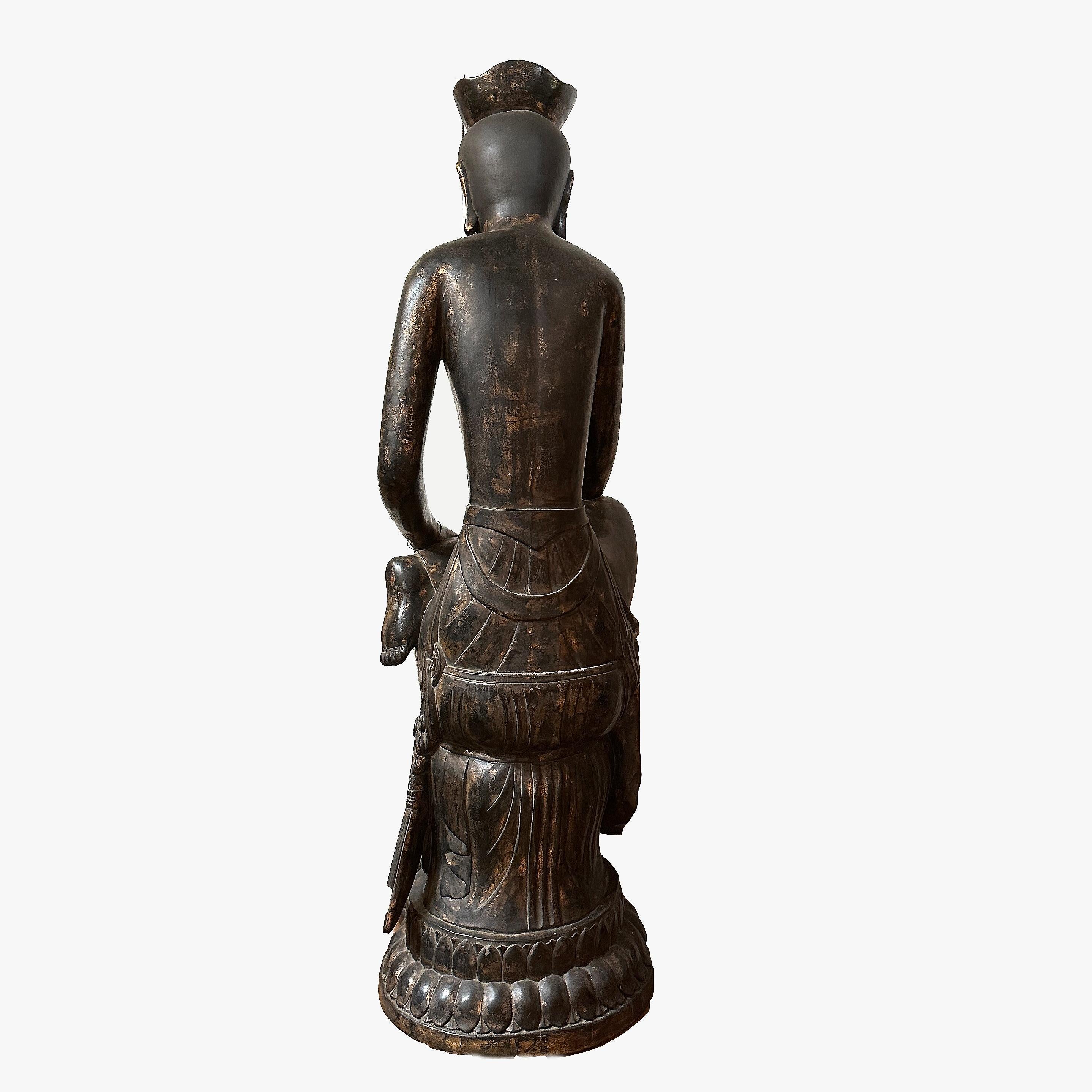 Großer sitzender Maitreya, lackierter Wowod, 20. Jahrhundert im Zustand „Gut“ im Angebot in Point Richmond, CA