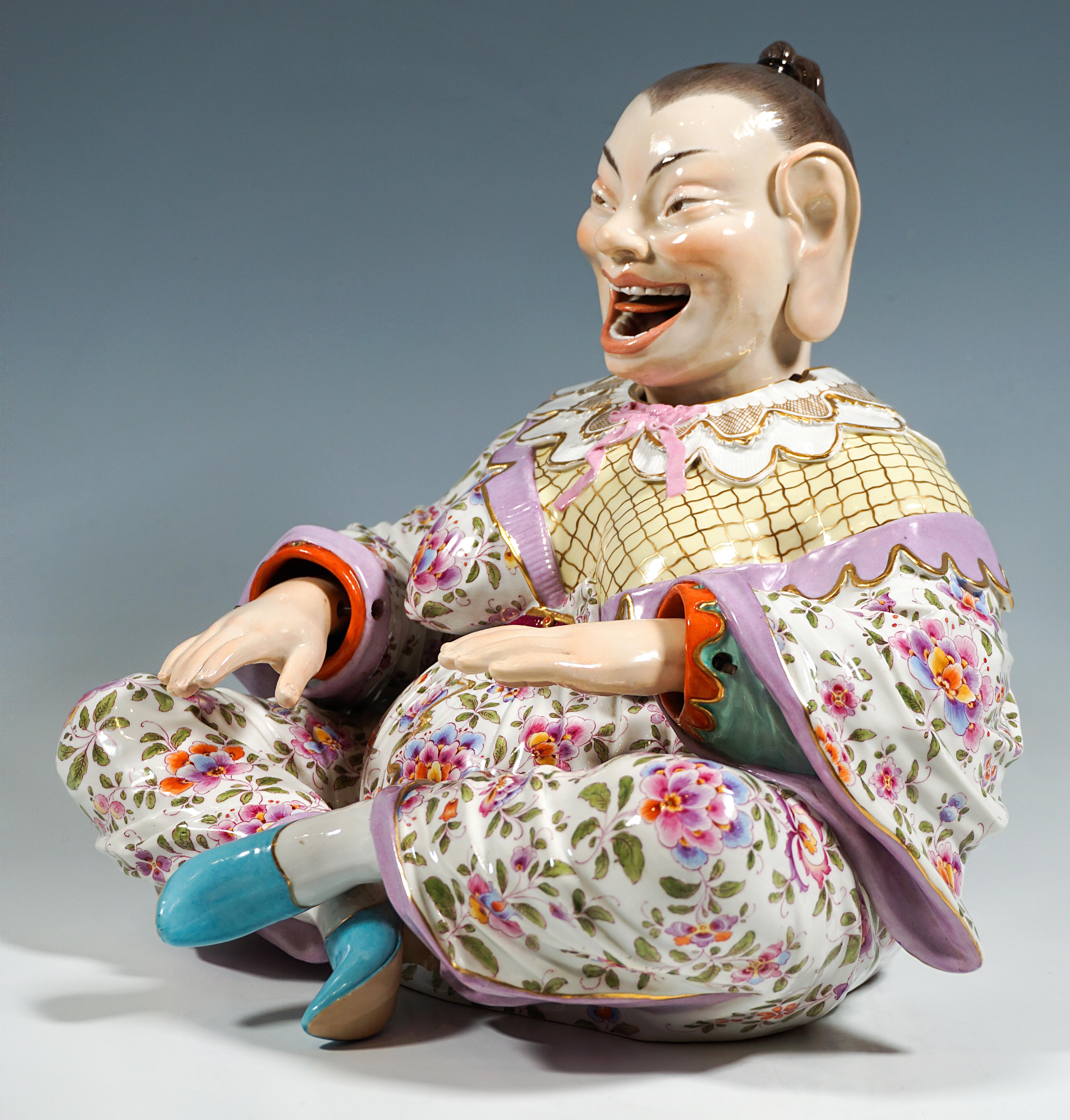 Fatto a mano Pagoda ondeggiante di Meissen Porcelain con seduta di grandi dimensioni, di J.J. Kaendler, 1860 circa in vendita