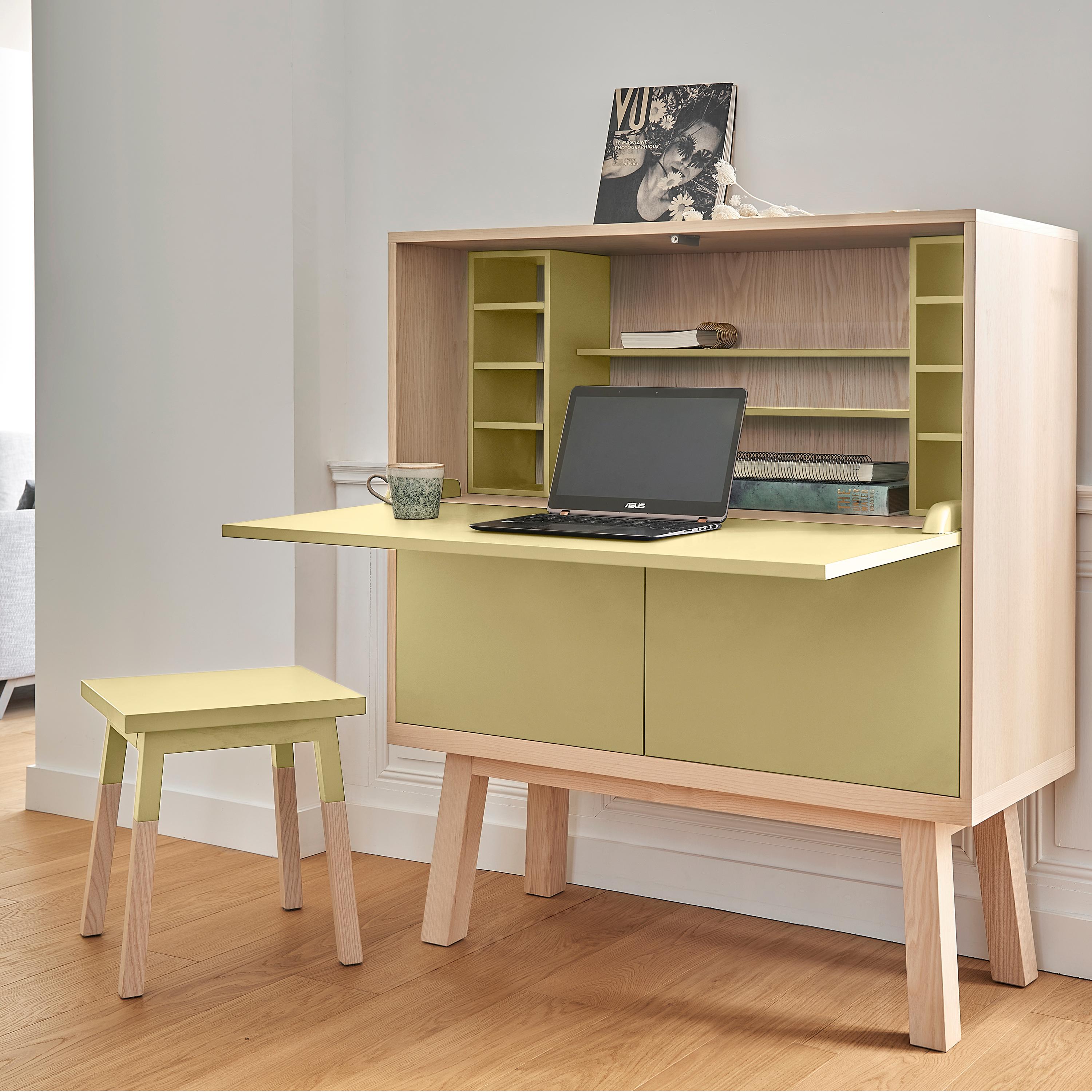 This large secretary desk is designed by the famous parisian Designer Eric Gizard and delivered fully mounted. 

The overall dimensions of the box itself are
Width 120 cm / 47.2''
Height 90 cm / 35.4'' 
Depth 46 cm / 18.11''

Height of the