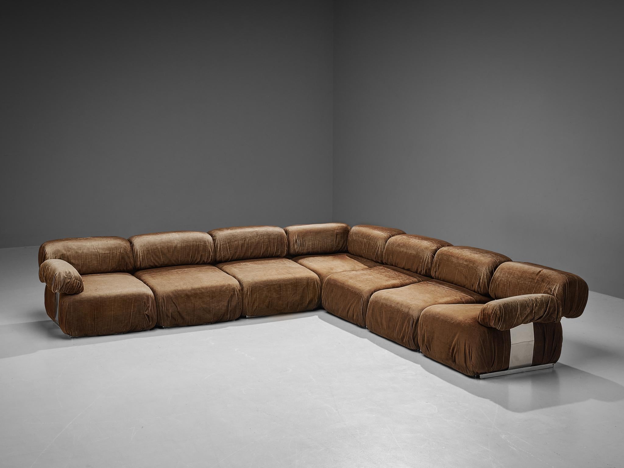 Roberto Iera for Felice Rossi, sectional sofa, brown fabric upholstery, stainless steel, chrome, Italy, 1970s

This large and impressive sectional sofa named 'Il Colombaccio' was designed by Roberto Iera for Felice Rossi. The Italian manufacturer