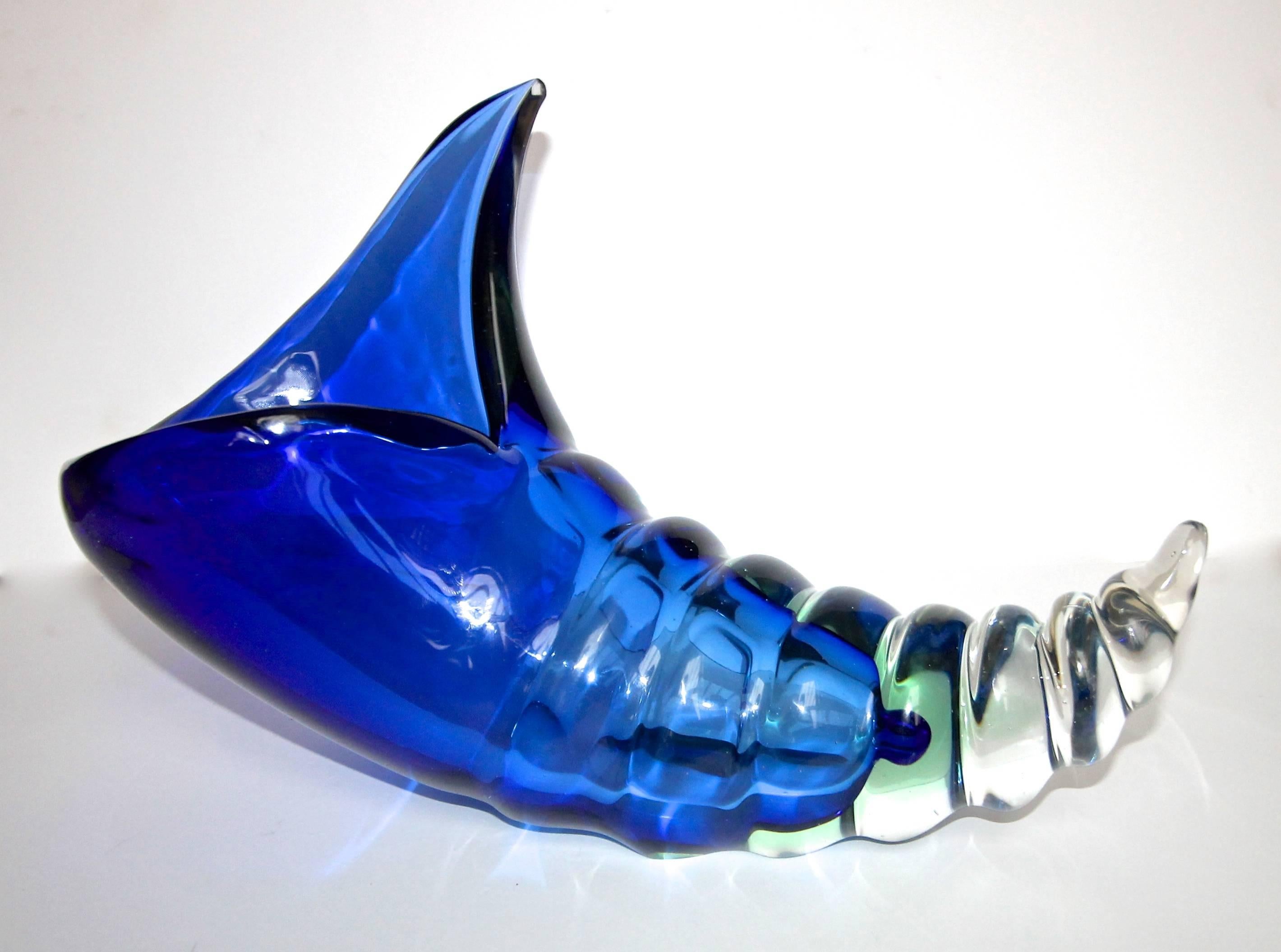 Large Seguso Murano Blue Conch Seashell Centerpiece Bowl In Good Condition For Sale In Palm Springs, CA