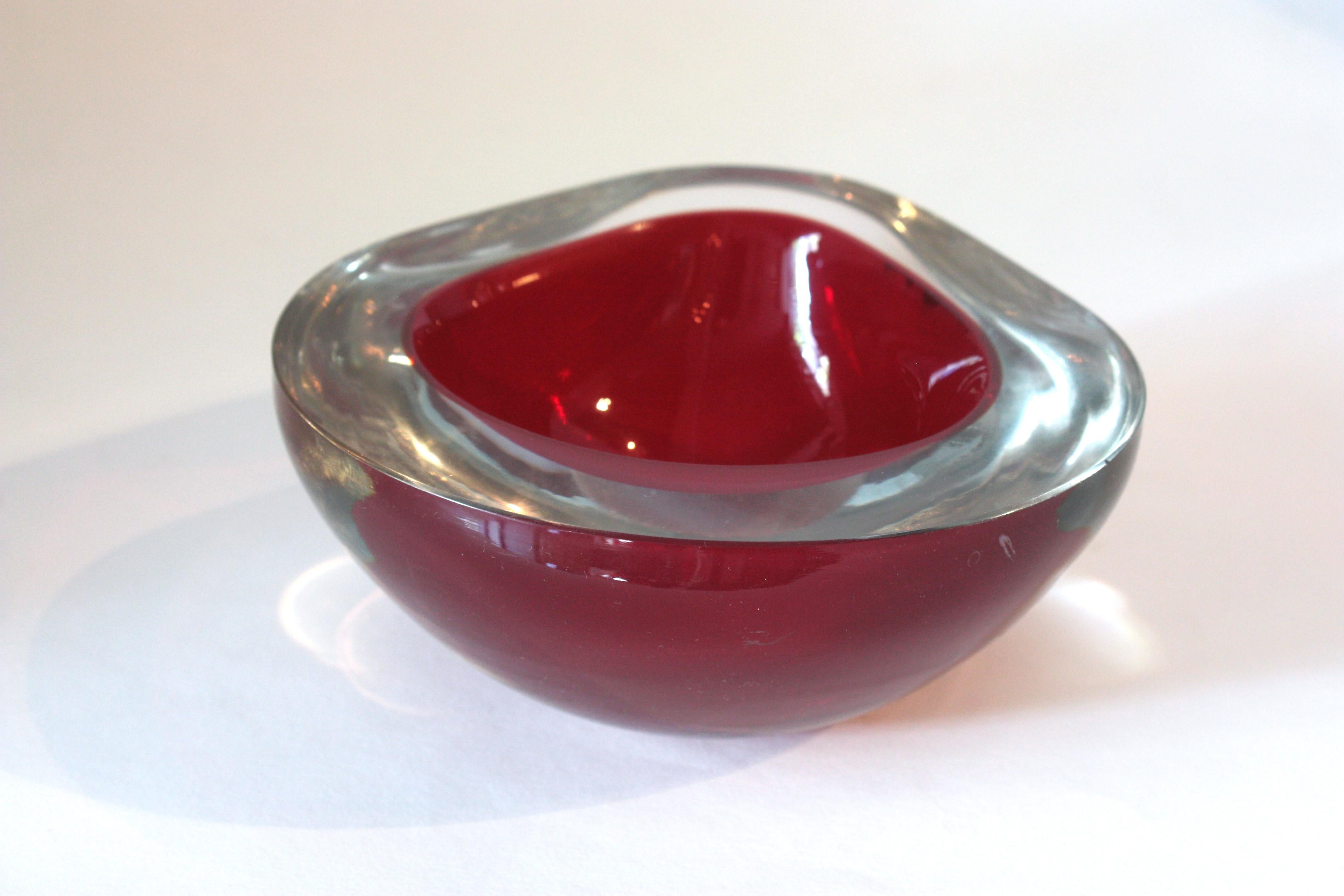 Grande ciotola in vetro artistico Seguso Murano Glass Sommerso Borgogna Clear Geode Triangle in vendita 3