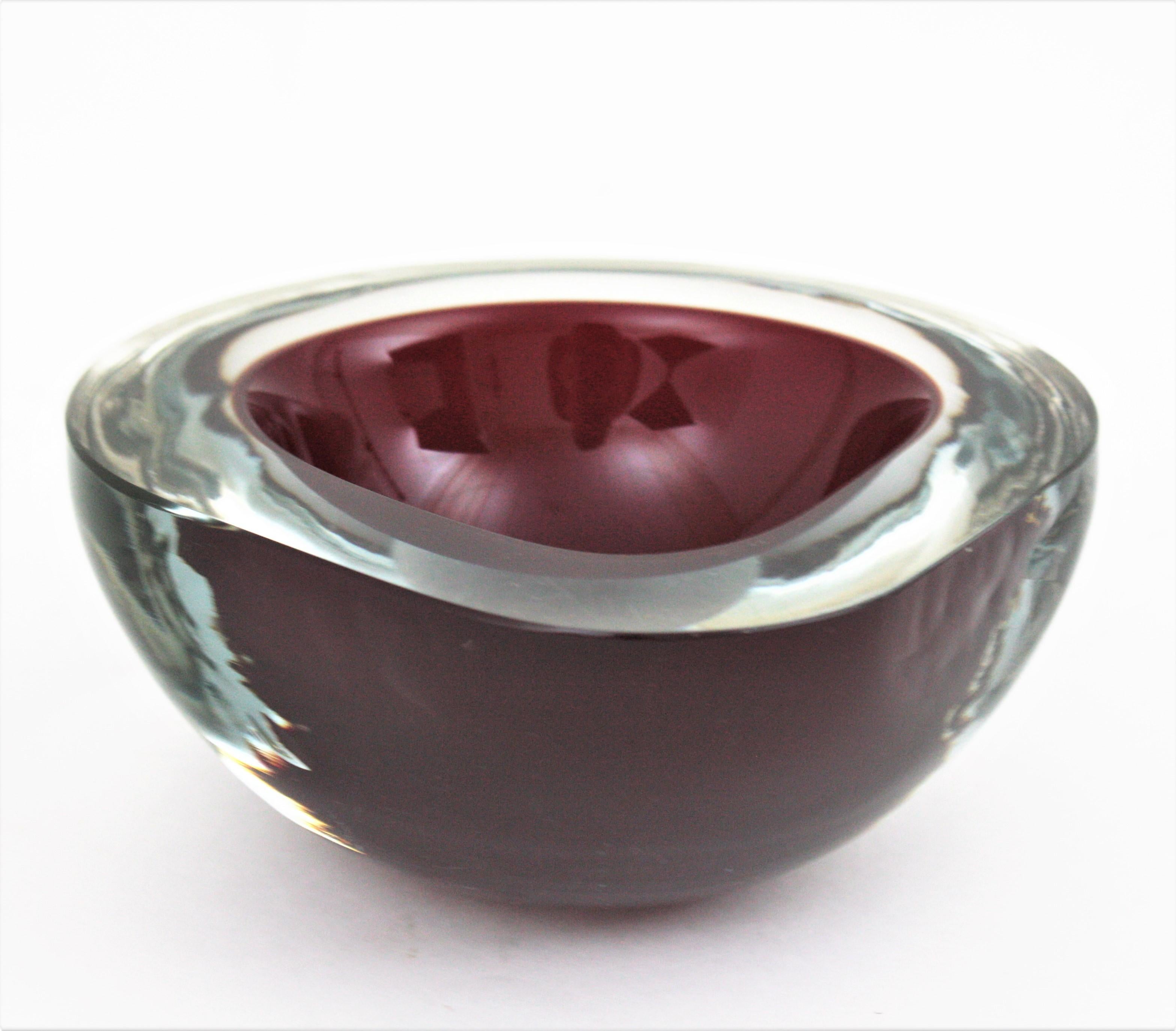 Hand-Crafted Large Seguso Murano Sommerso Burgundy Clear Geode Triangle Art Glass Bowl For Sale