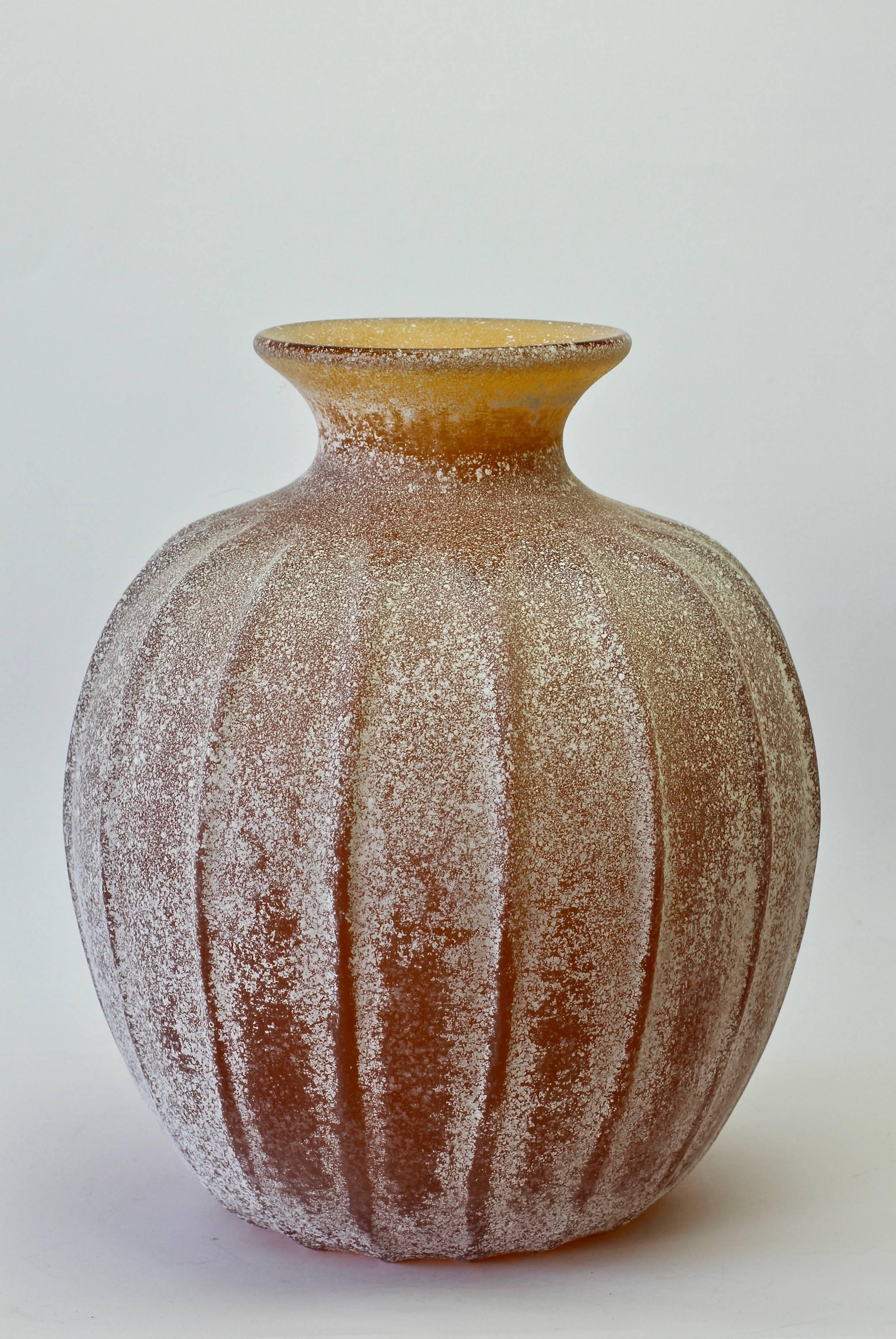 Large Seguso Vetri d'Arte Amber 'a Scavo' Murano Glass Vase or Vessel In Good Condition In Landau an der Isar, Bayern