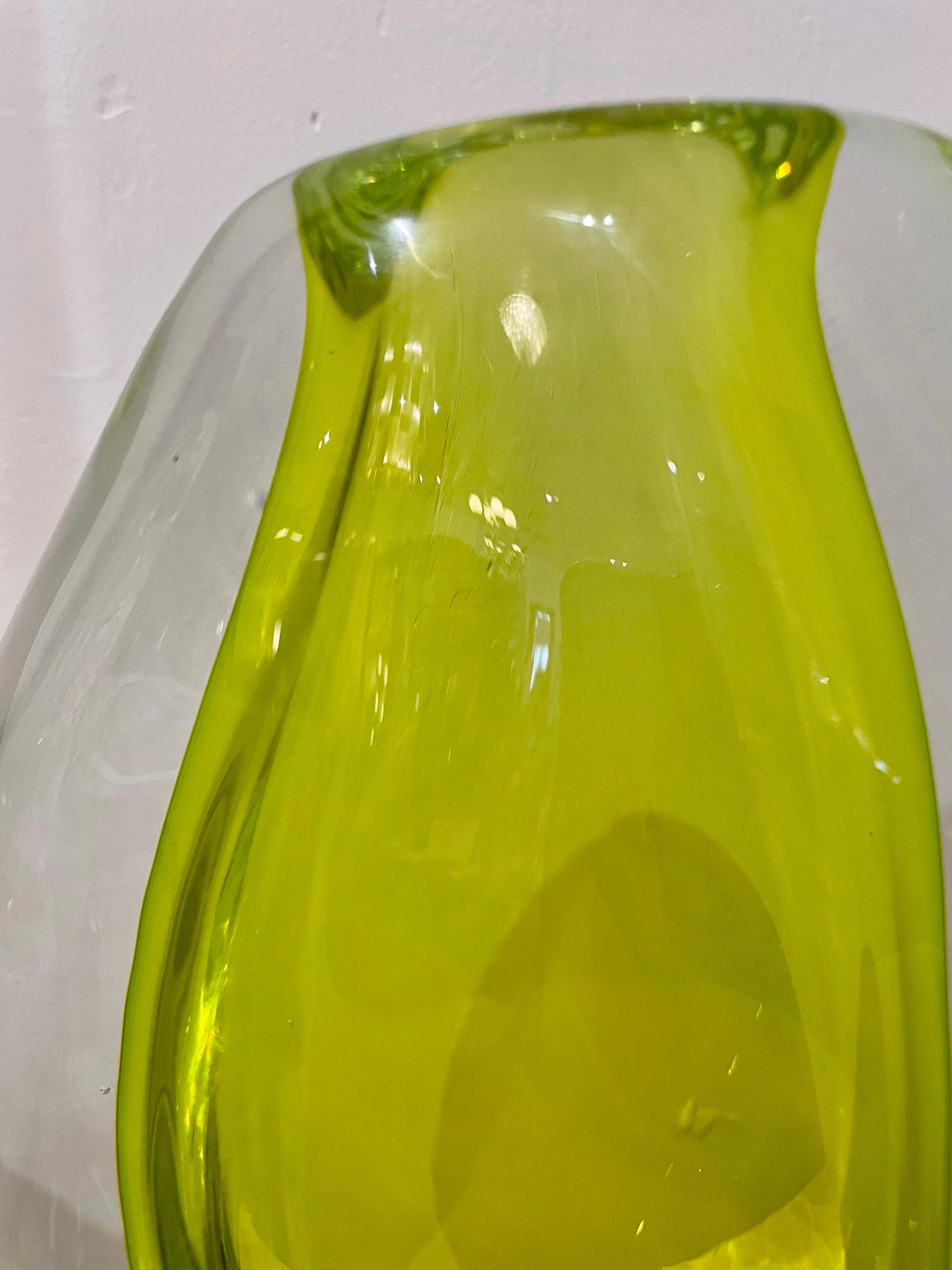 Grand vase Seguso Vetri d'Arte Citron et transparent de Murano par Flavio Poli Bon état - En vente à East Hampton, NY