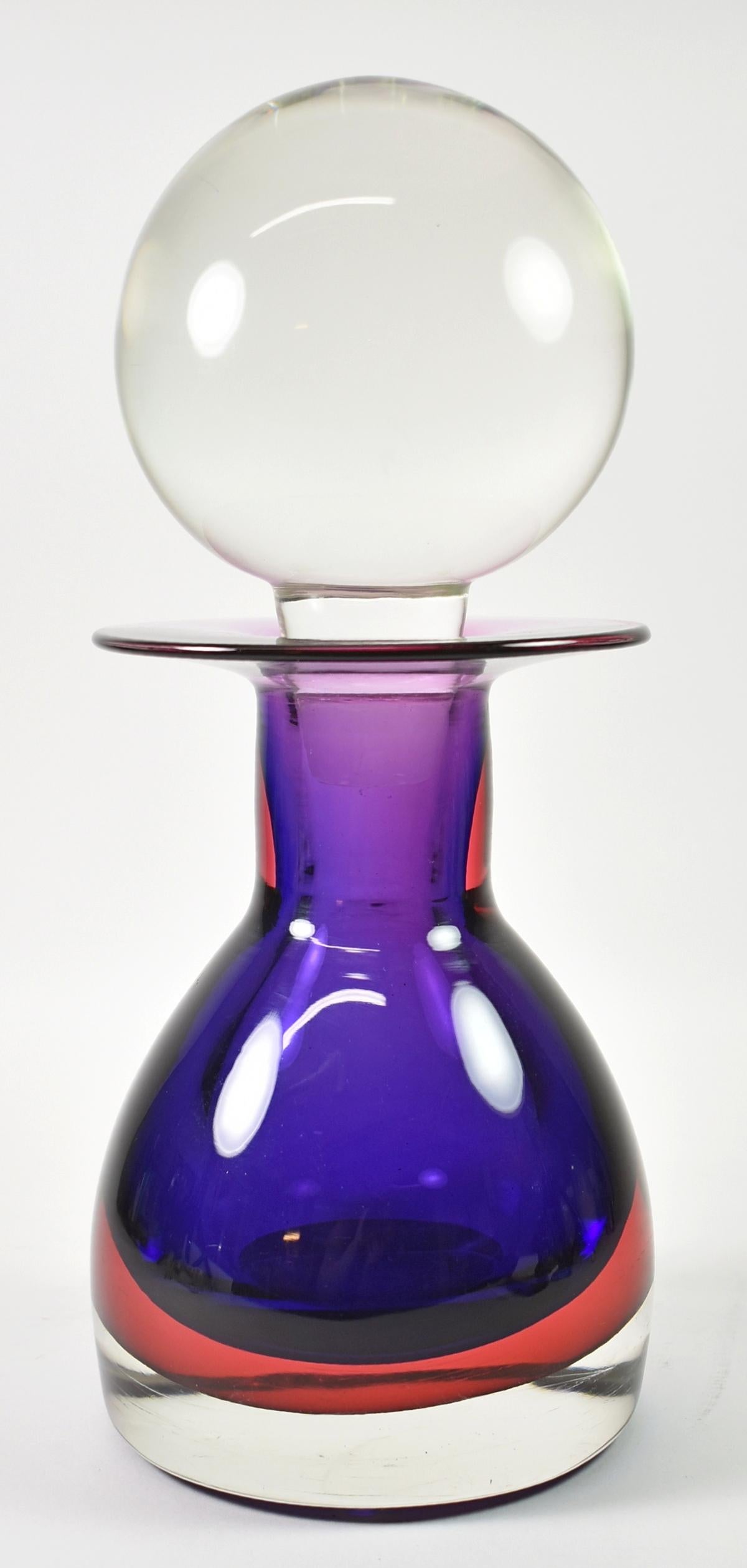 Large Seguso Vetri D'arte Murano Sommerso Decanter Vase, designed by Pinzoni, signed by Albarelli. Designed by Pinzoni Model #13986. Circa 1998. Signed by Albarelli. Sommerso technique using red and purple glass. Made in Italy. Stopper is 7.75