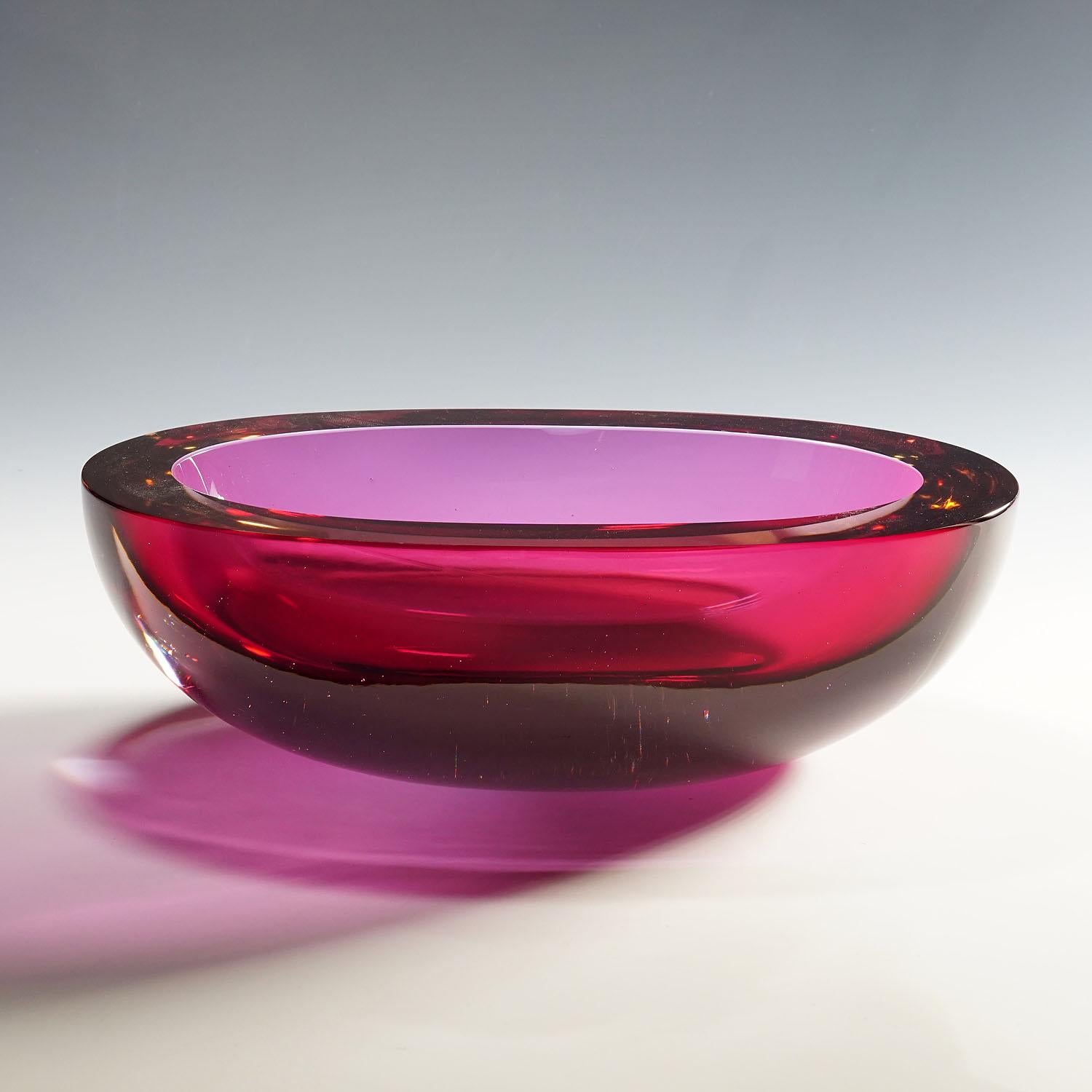 Italian Large Seguso Vetri d'Arte Murano Sommerso Glass Bowl, 1960s For Sale