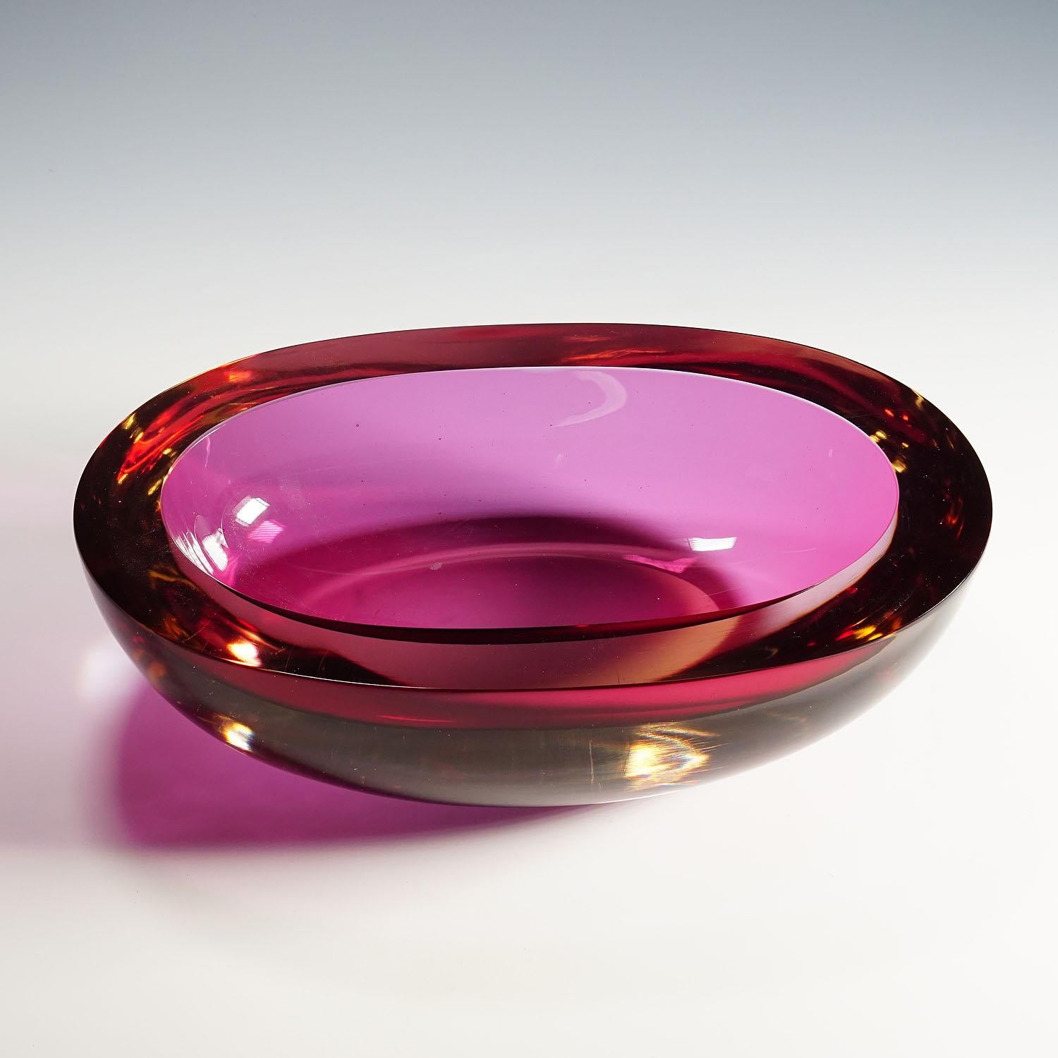 Large Seguso Vetri d'Arte Murano Sommerso Glass Bowl, 1960s In Good Condition For Sale In Berghuelen, DE