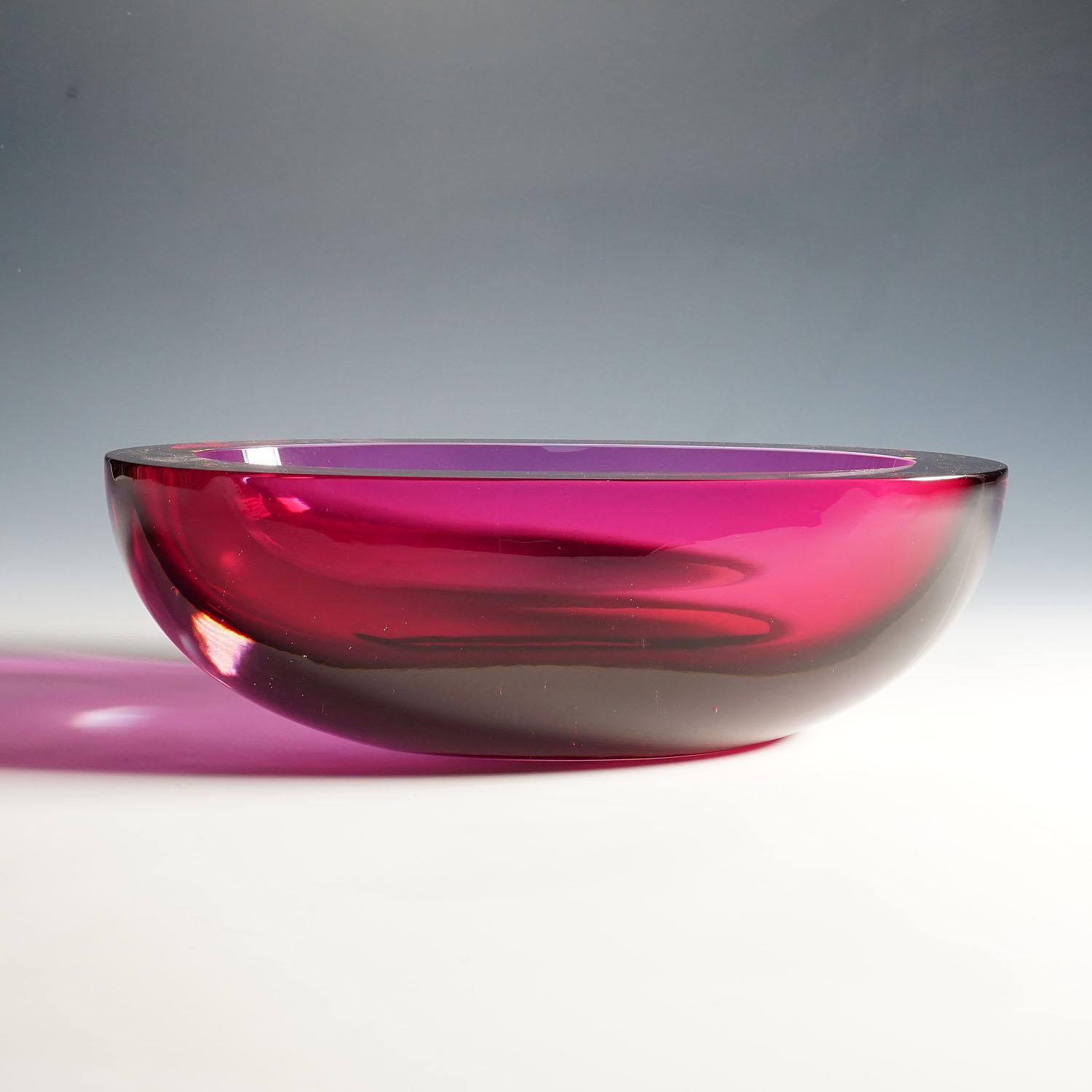 20th Century Large Seguso Vetri d'Arte Murano Sommerso Glass Bowl, 1960s For Sale