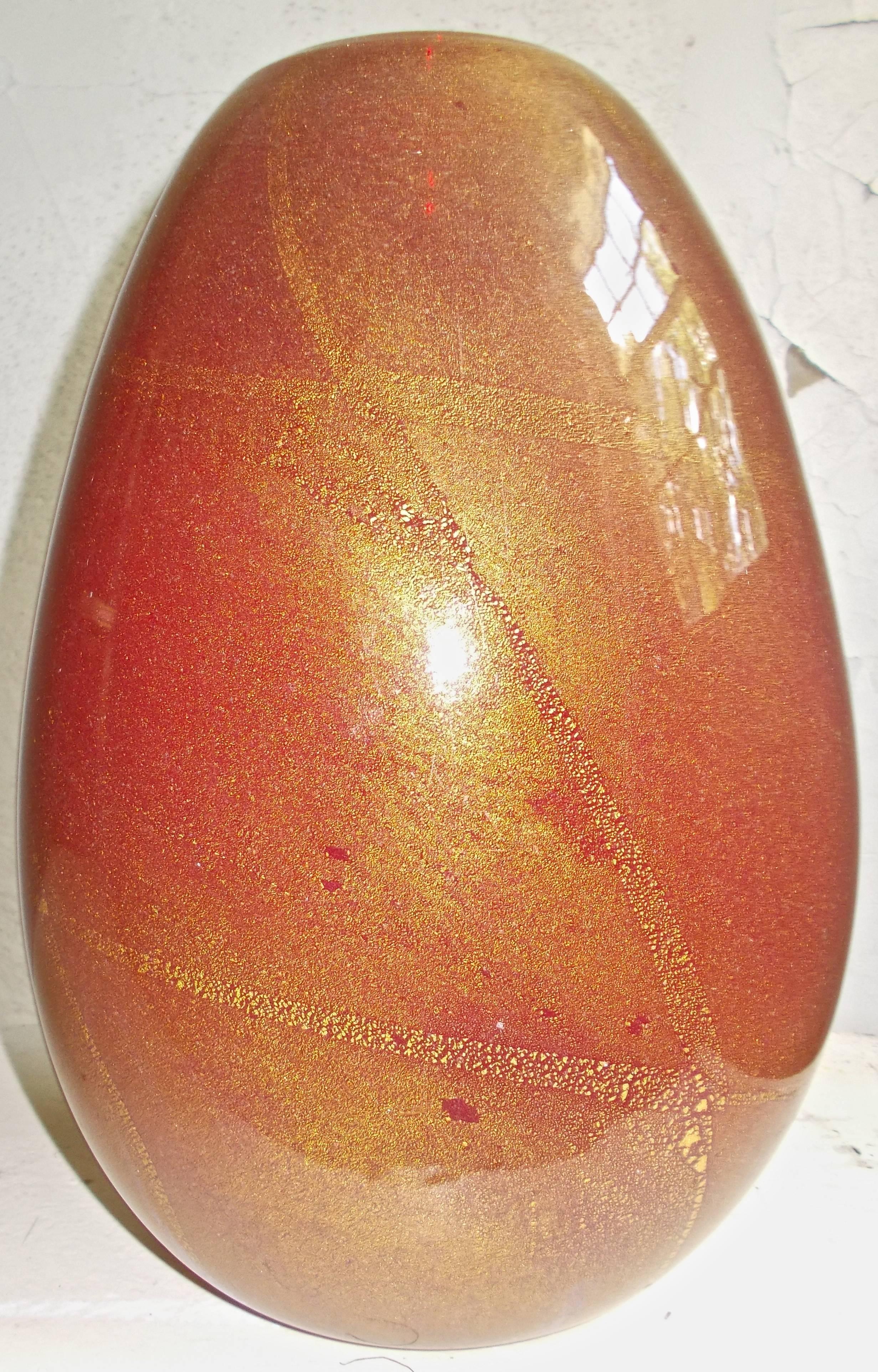 An important, late 1930s large Murano vase (29cm high). 'Sommerso'- a clear glass over a gold leaf, over very Fine bubbles over a deep rich red. As usual, unsigned. Bottom very worn. The design director of Seguso Vetri d'Arte was Flavio Poli from