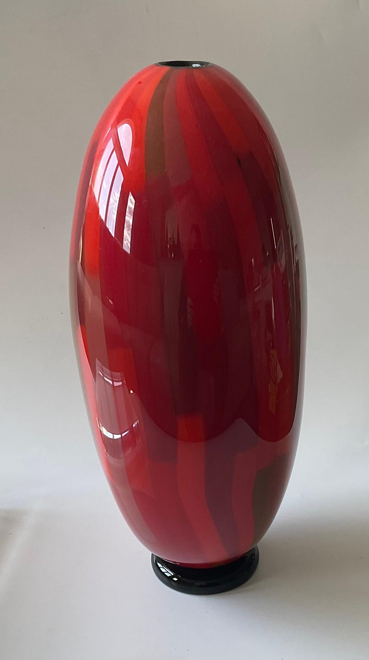 Large Seguso Viro Vibrant Red Murano Glass Signed Patchwork Vase In Good Condition For Sale In Ann Arbor, MI