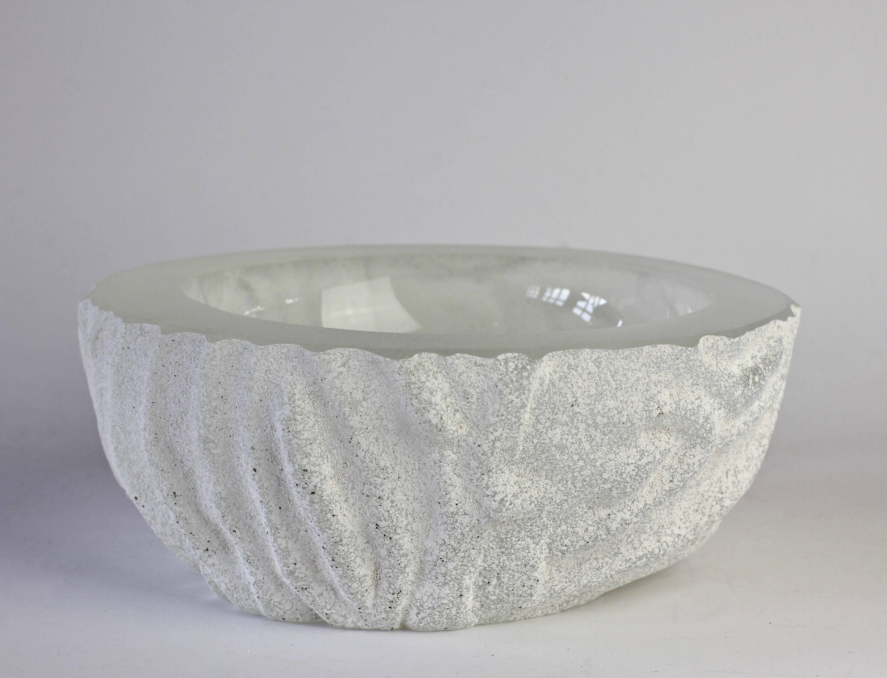 Large Seguso White 'a Scavo' Murano Glass Bowl Attributed to Maurizio Albarelli For Sale 2