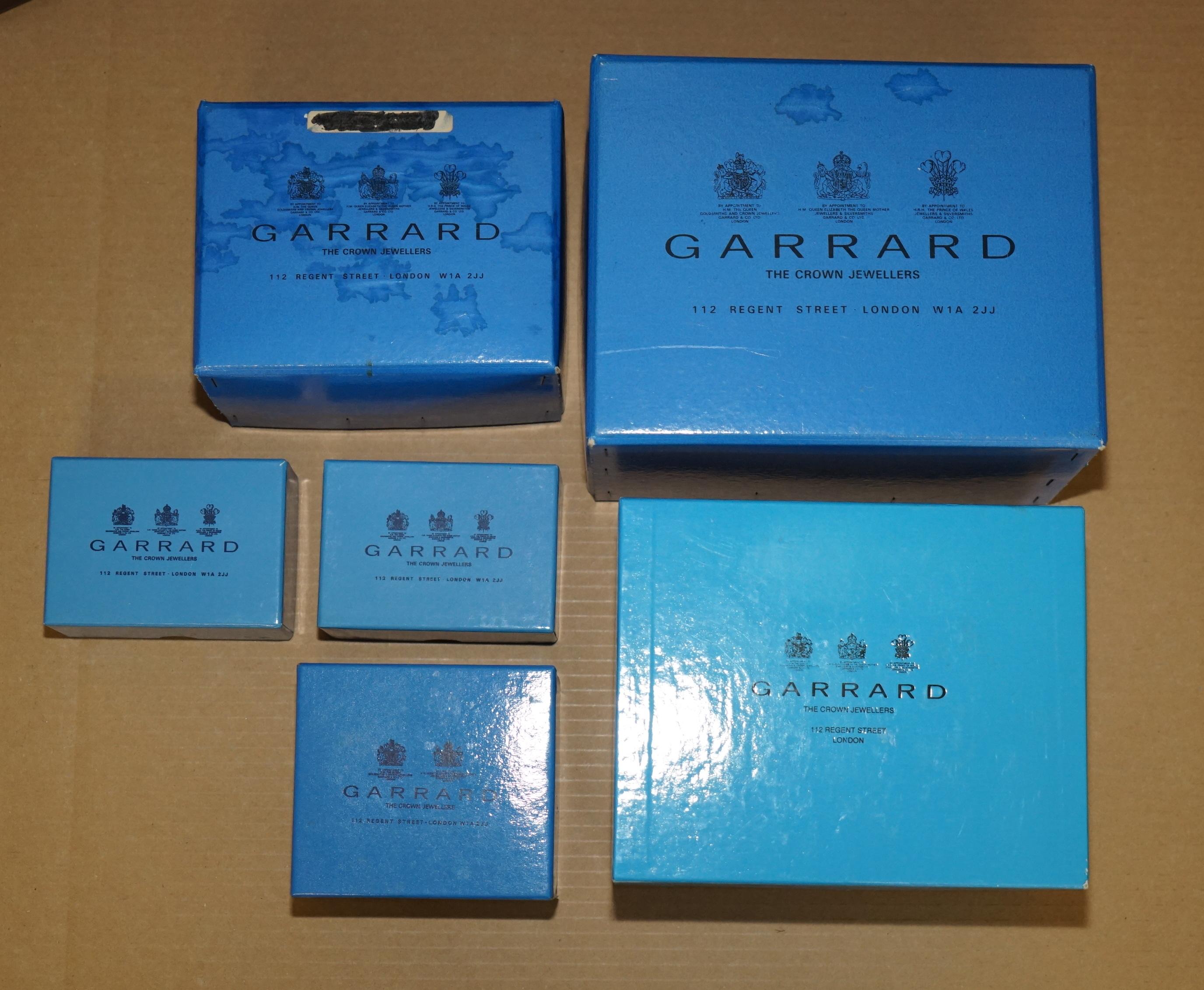 20ième siècle Grande sélection de boîtes de stockage d'antiquités et d'objets anciens d'ARTISANAT GARRARD & CO en vente
