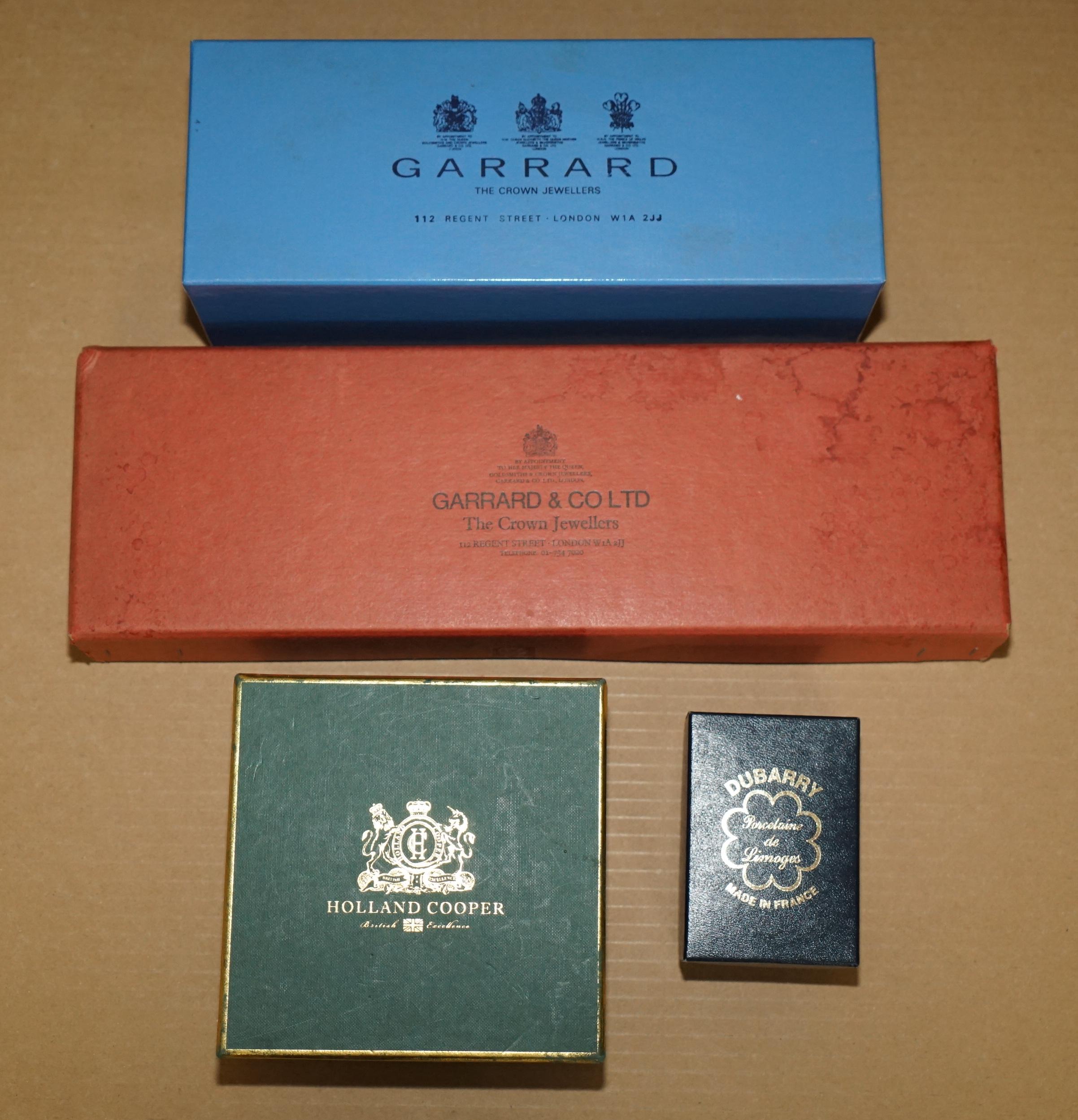 Papier Grande sélection de boîtes de stockage d'antiquités et d'objets anciens d'ARTISANAT GARRARD & CO en vente
