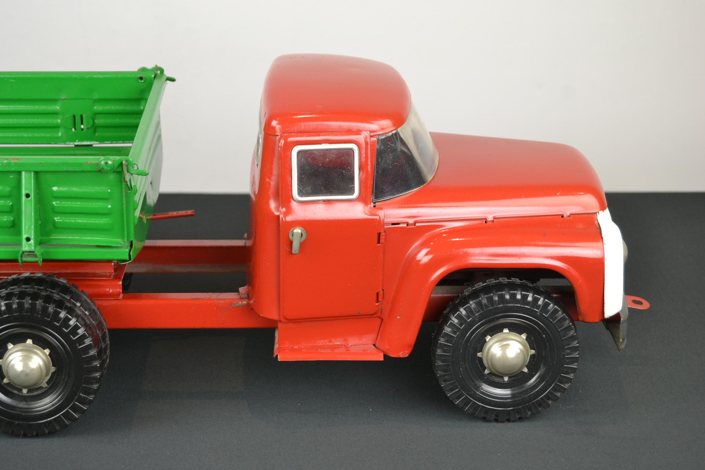 metal truck and trailer toy