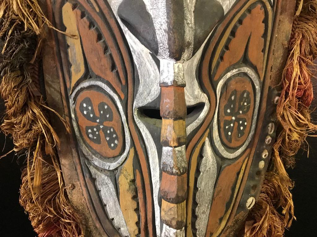 Large Sepik River Tribe Carved Wood Mask from Papua New Guinea In Good Condition In Studio City, CA