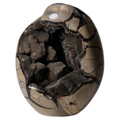Grande uovo di geode druzico settario dal Madagascar (14.4 libbre)
