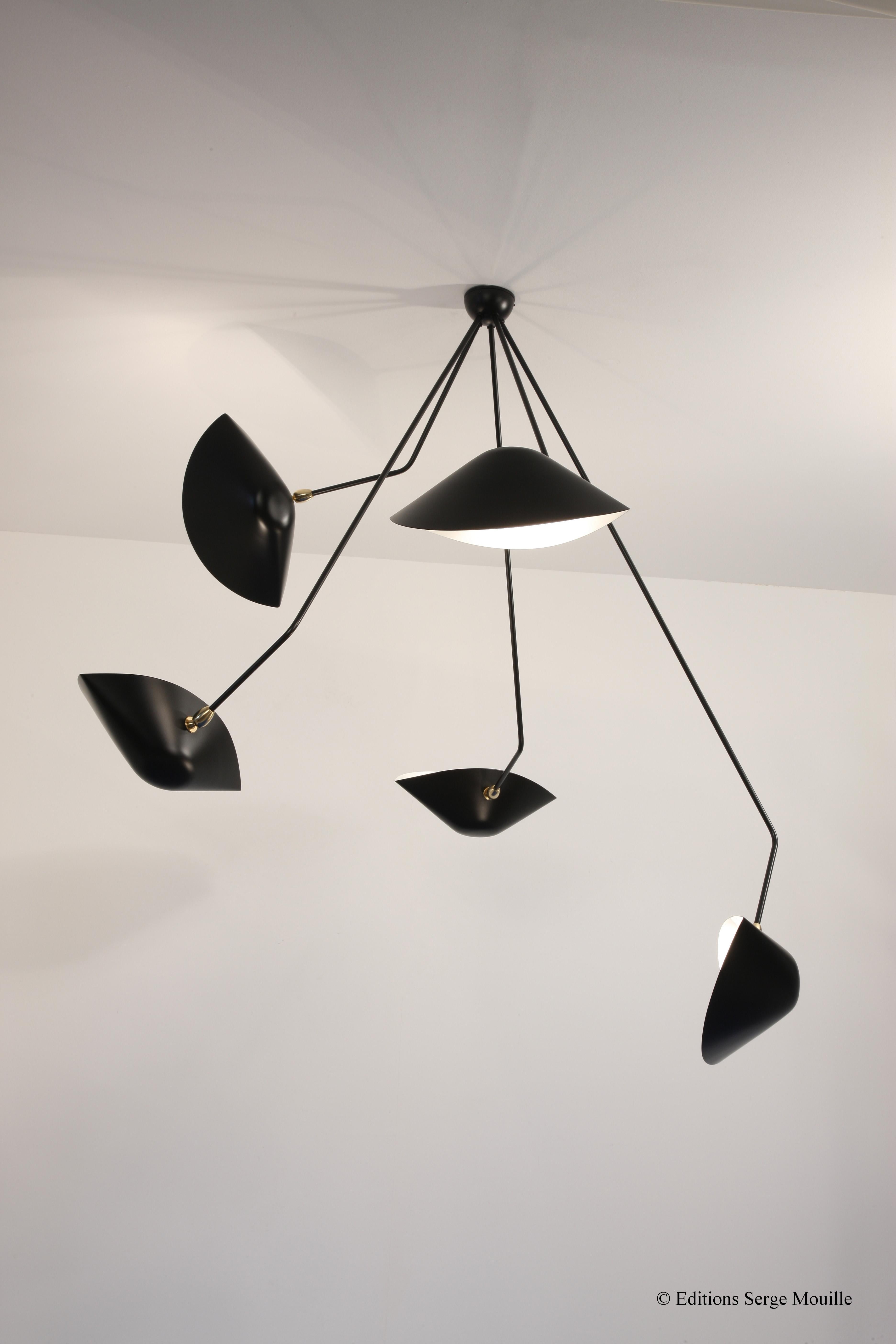 Large Serge Mouille 'Plafonnier Araignée 5 Bras Cassés' ceiling lamp in black.

Originally designed in 1958, this iconic chandelier is still made by Edition Serge Mouille in France using many of the same small-scale manufacturing techniques and