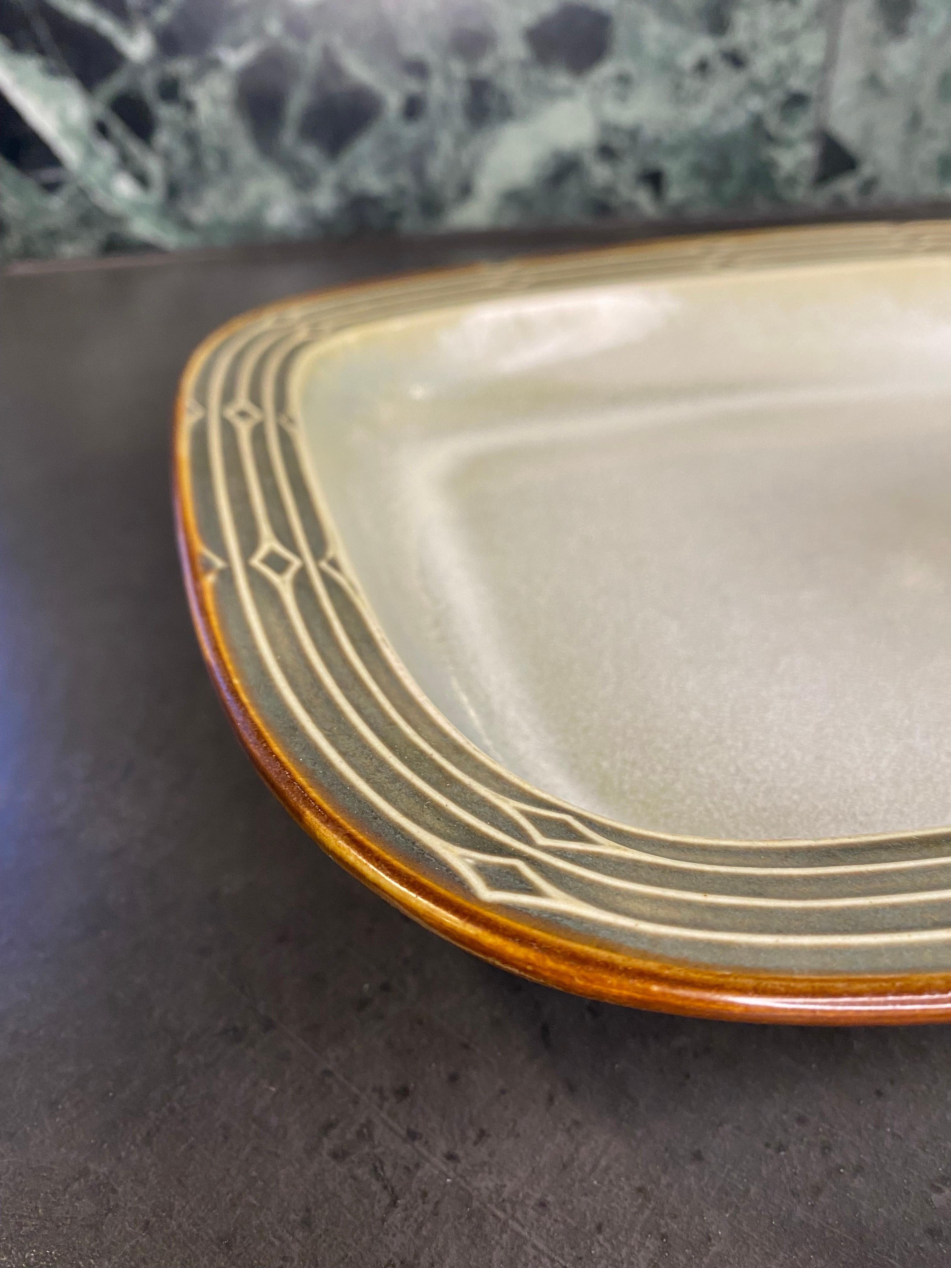 Large serving plate by Jens Harald Quistgaard (1919-2008) for Bing & Grøndahl, model 'Rune' in glaced stoneware.
Made in Denmark in 1960/1970s.

Meassures 33 x 27 x 4,6

In a very good condition. Stamped.