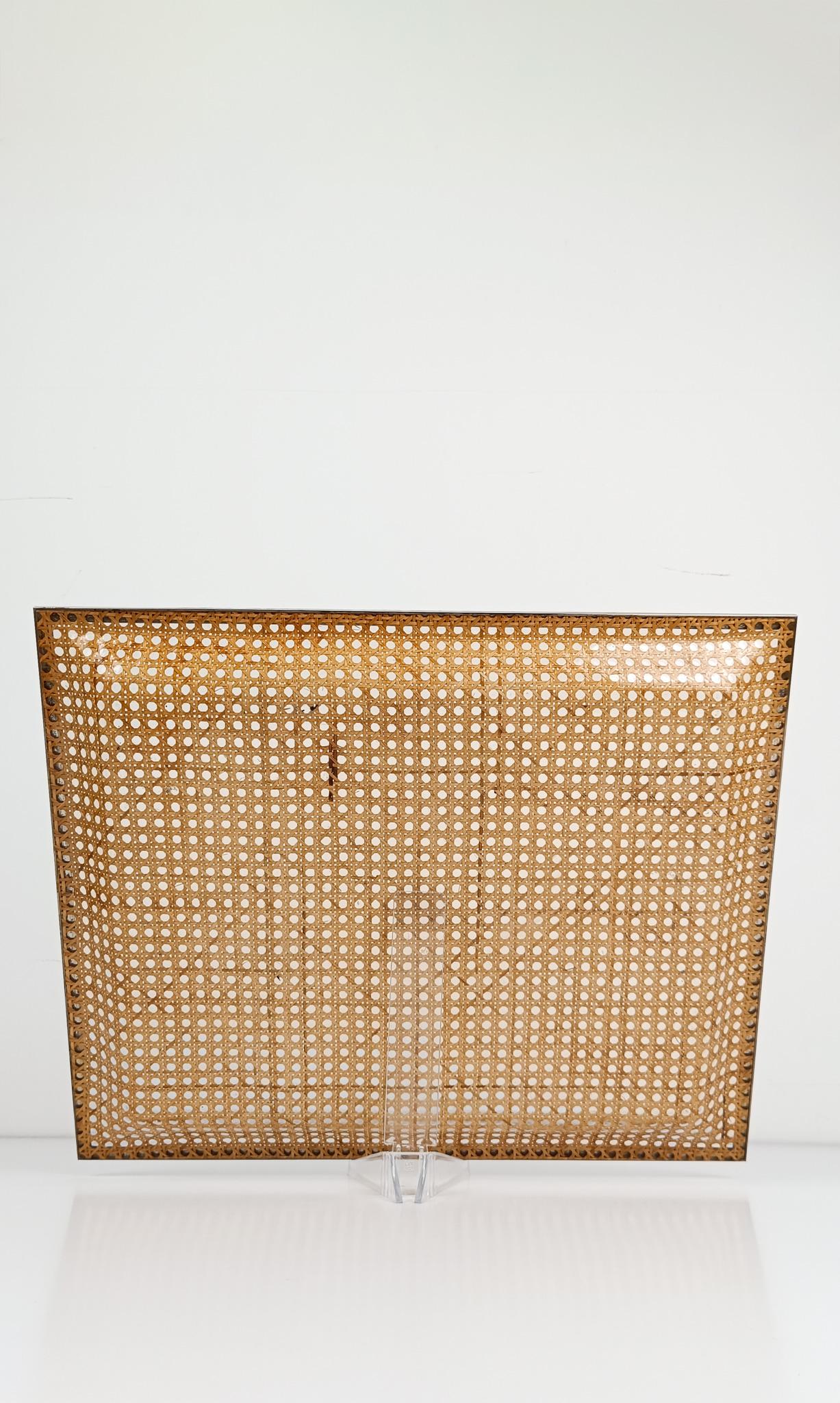 Grand plateau de service dans le style Christian Dior, Lucite, sangle de canne et chrome, années 70 en vente 11