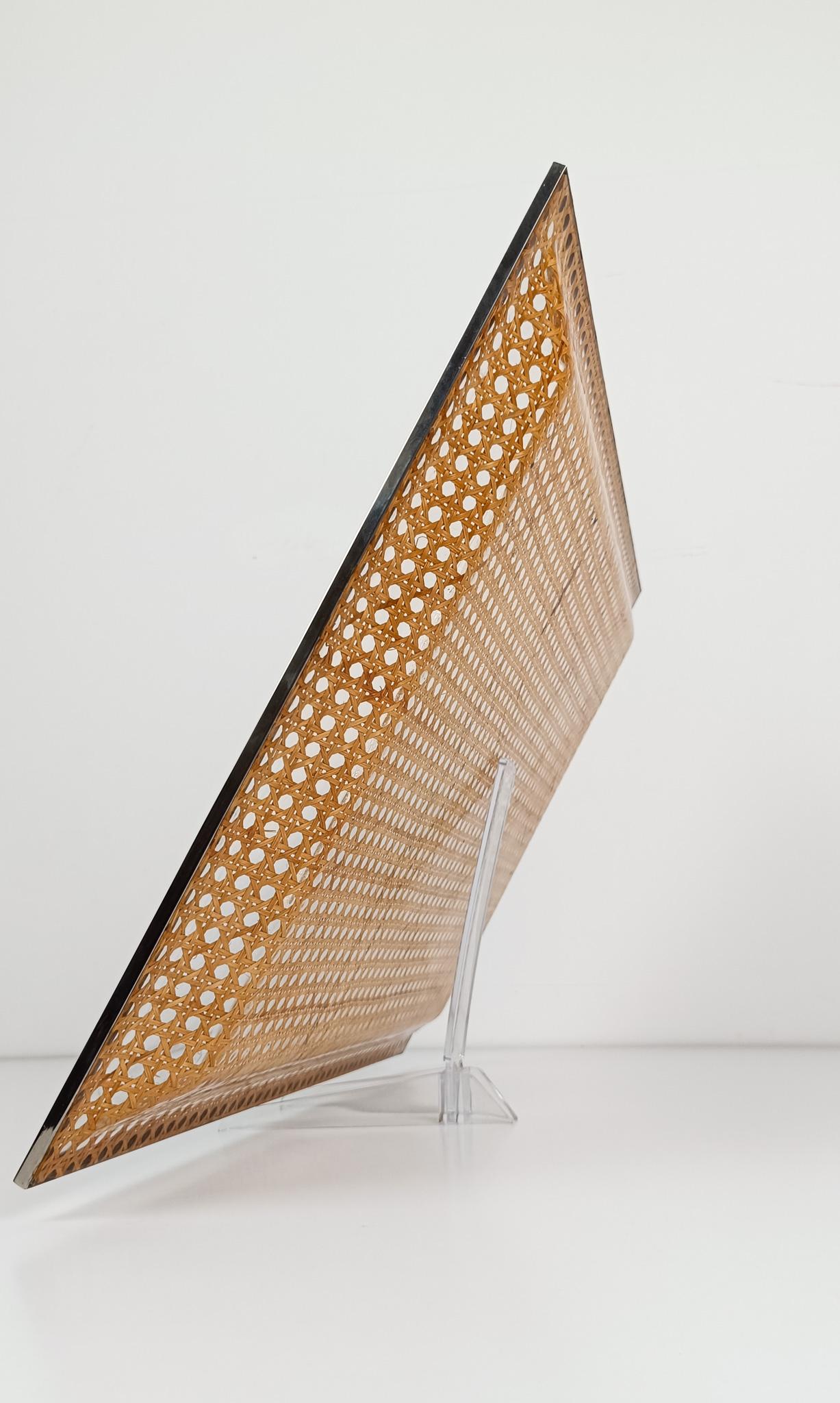 Grand plateau de service dans le style Christian Dior, Lucite, sangle de canne et chrome, années 70 en vente 12